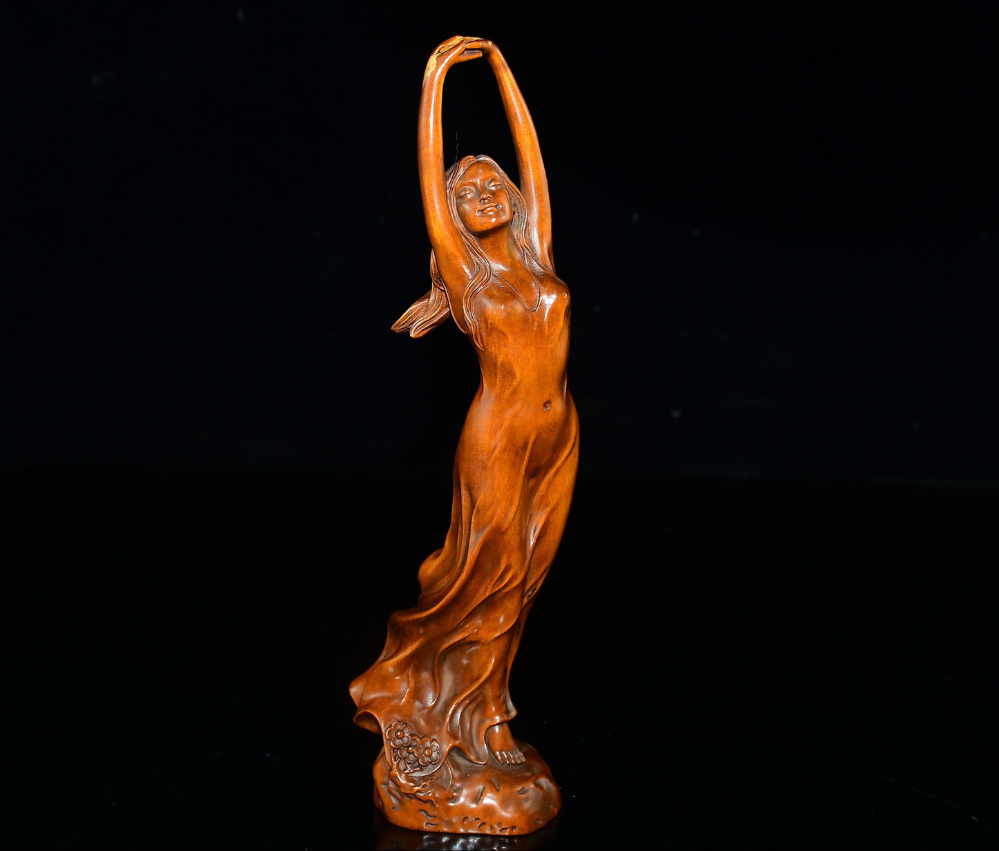 Boutique small leaf boxwood raised hand beauty ornament