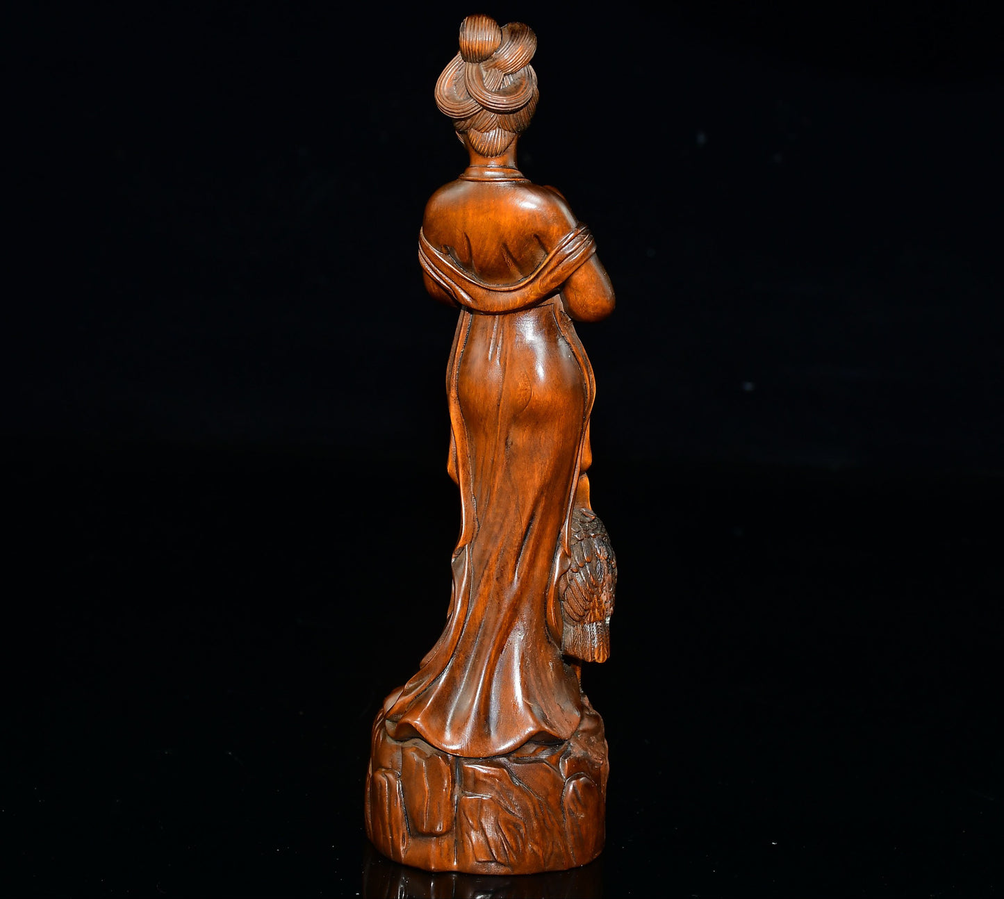 Small leaved boxwood and mugu offering birthday ornaments