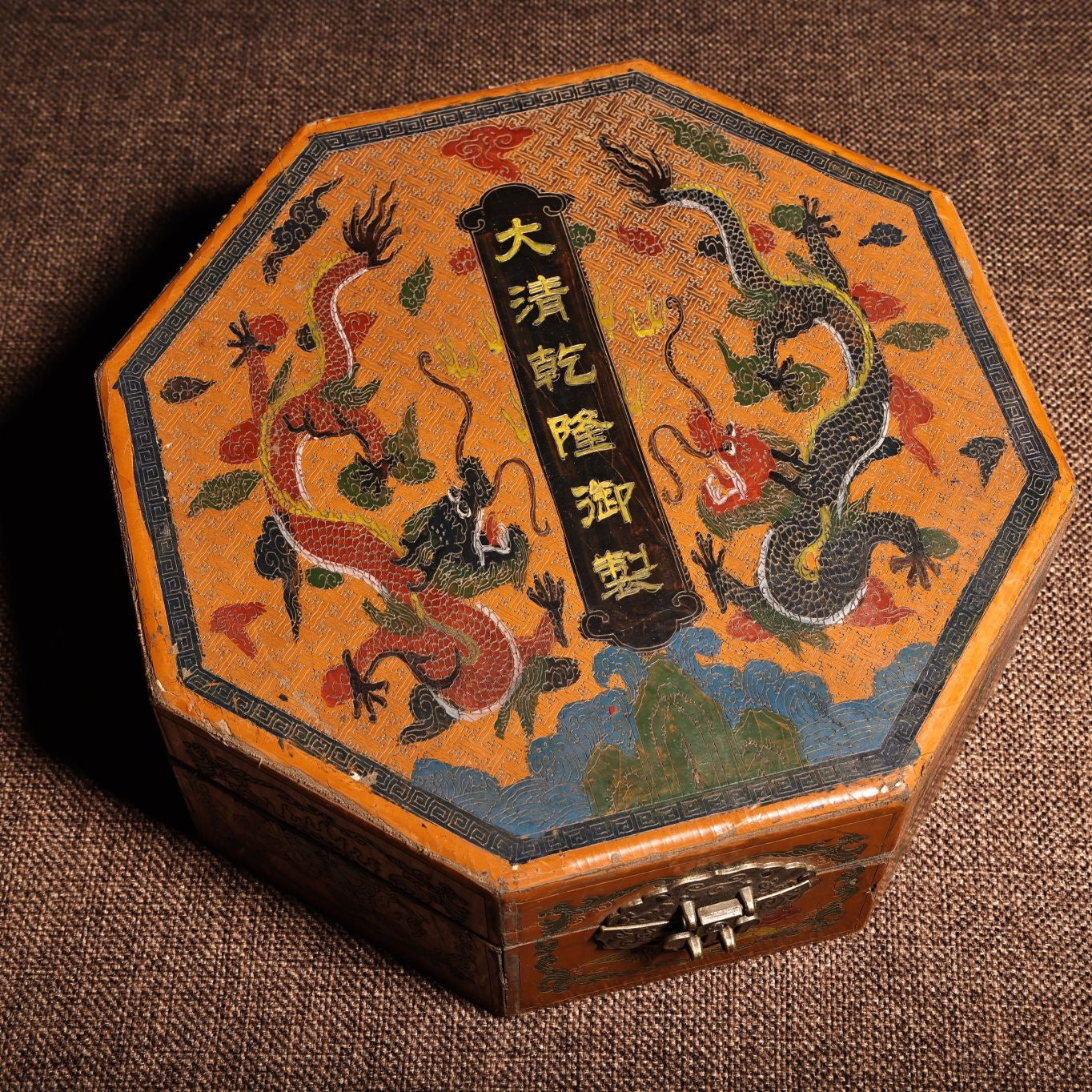 Chinese antique gilded gold filigree craftsmanship inlaid with rare and exquisite red diamond rings