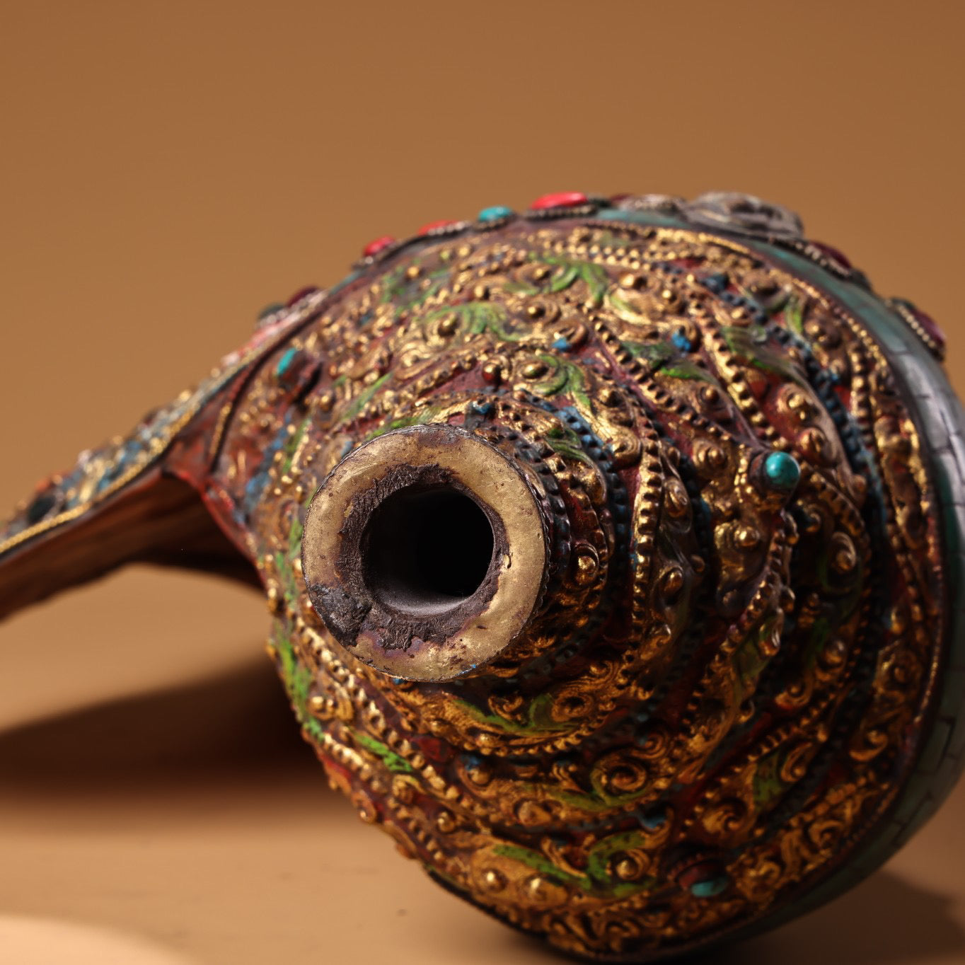 Chinese Antique Xizang Collect Pure Copper Tibetan Craft Old Natural Conch Wrapping Copper Pure Inlaid Auspicious Eight Treasures Gem Colored Drawing Gold Conch Magic Tool House Zhenzhai Exorcism Feng Shui Articles
