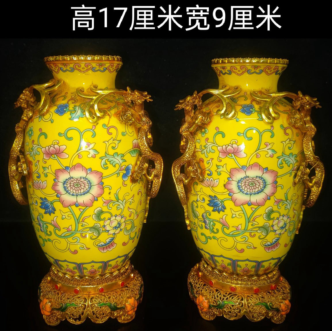 A pair of export porcelain vases inside the brocade box
