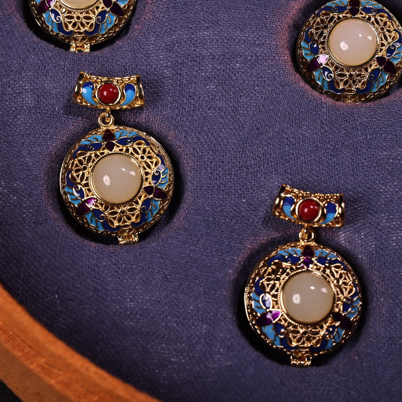A rare collection of Chinese antiques with gilded inlay and top-quality white jade, a box of pendant