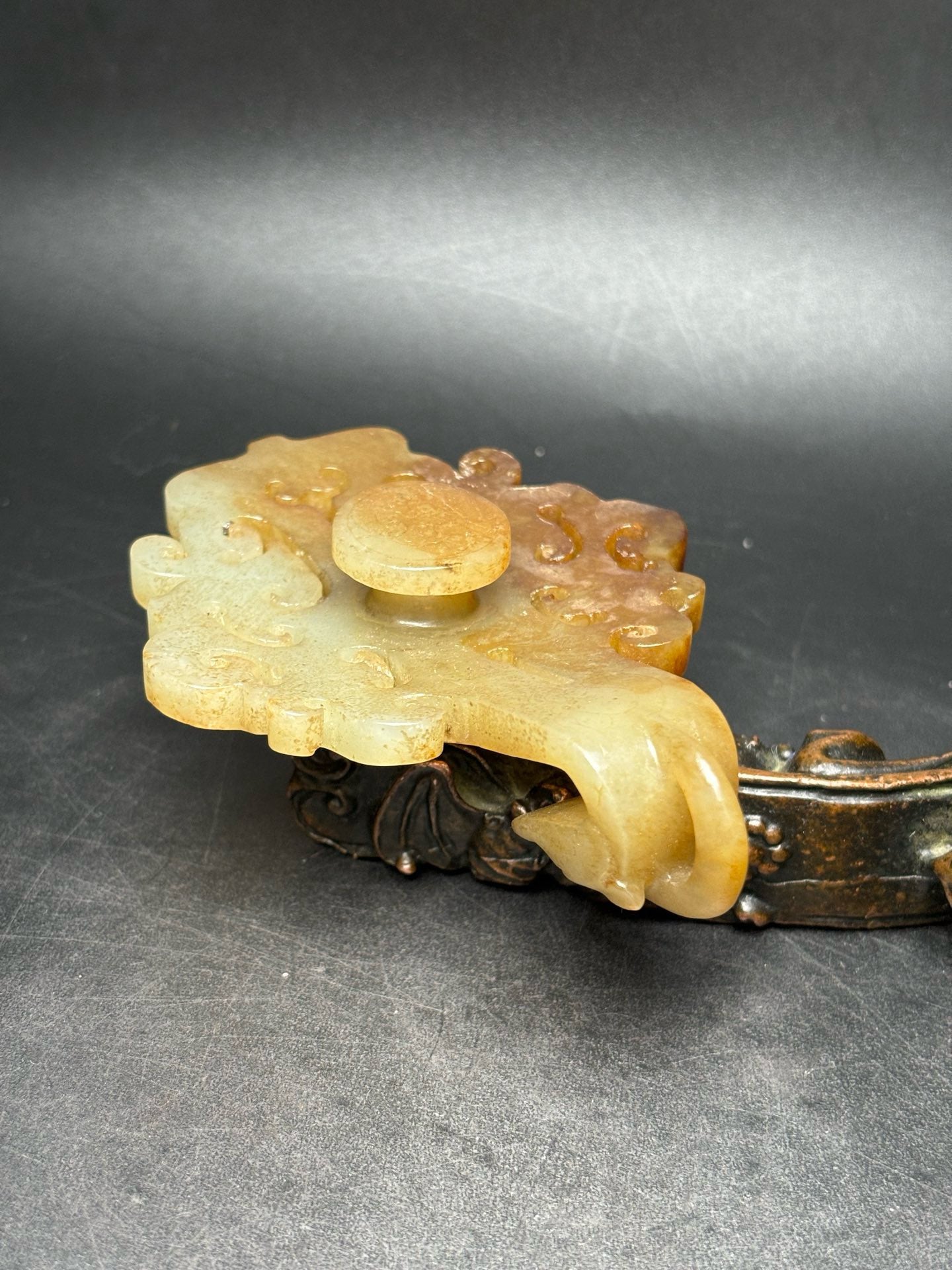 Chinese antique Hotan Jade dragon head with hook