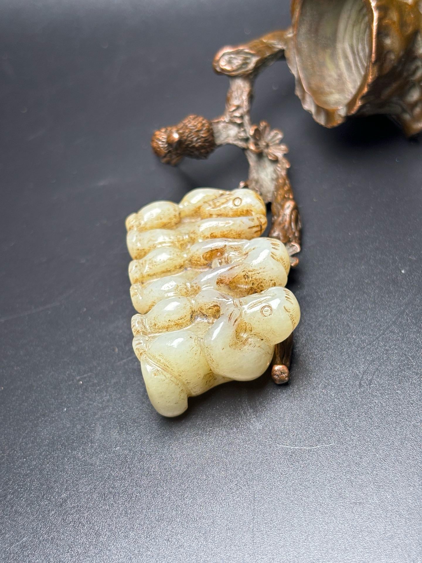 Chinese antique Hotan Jade won't listen, look or ask