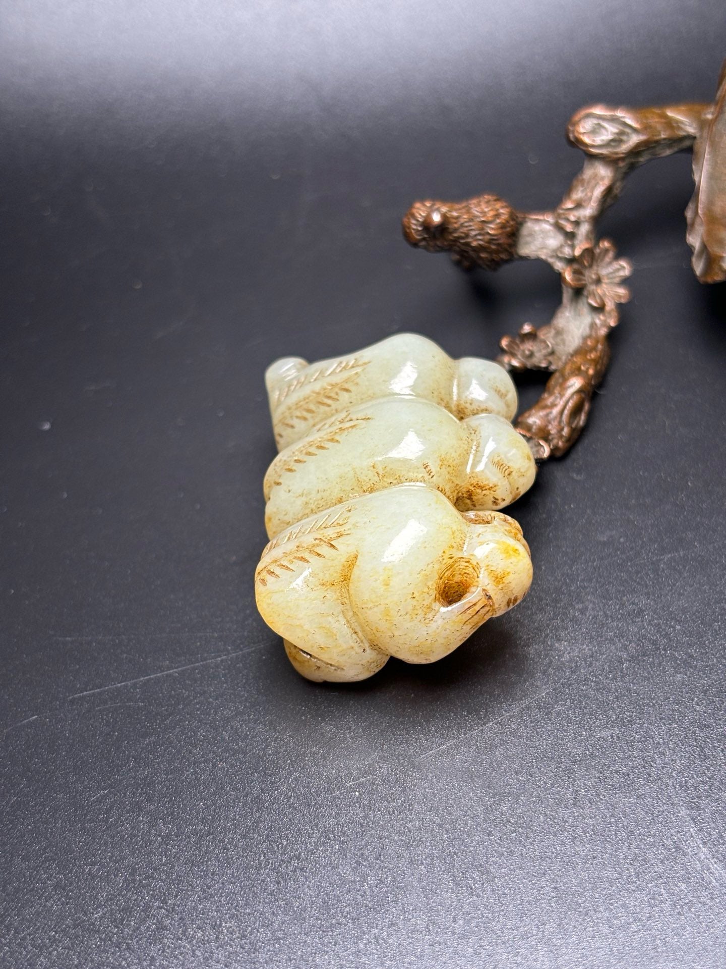 Chinese antique Hotan Jade won't listen, look or ask
