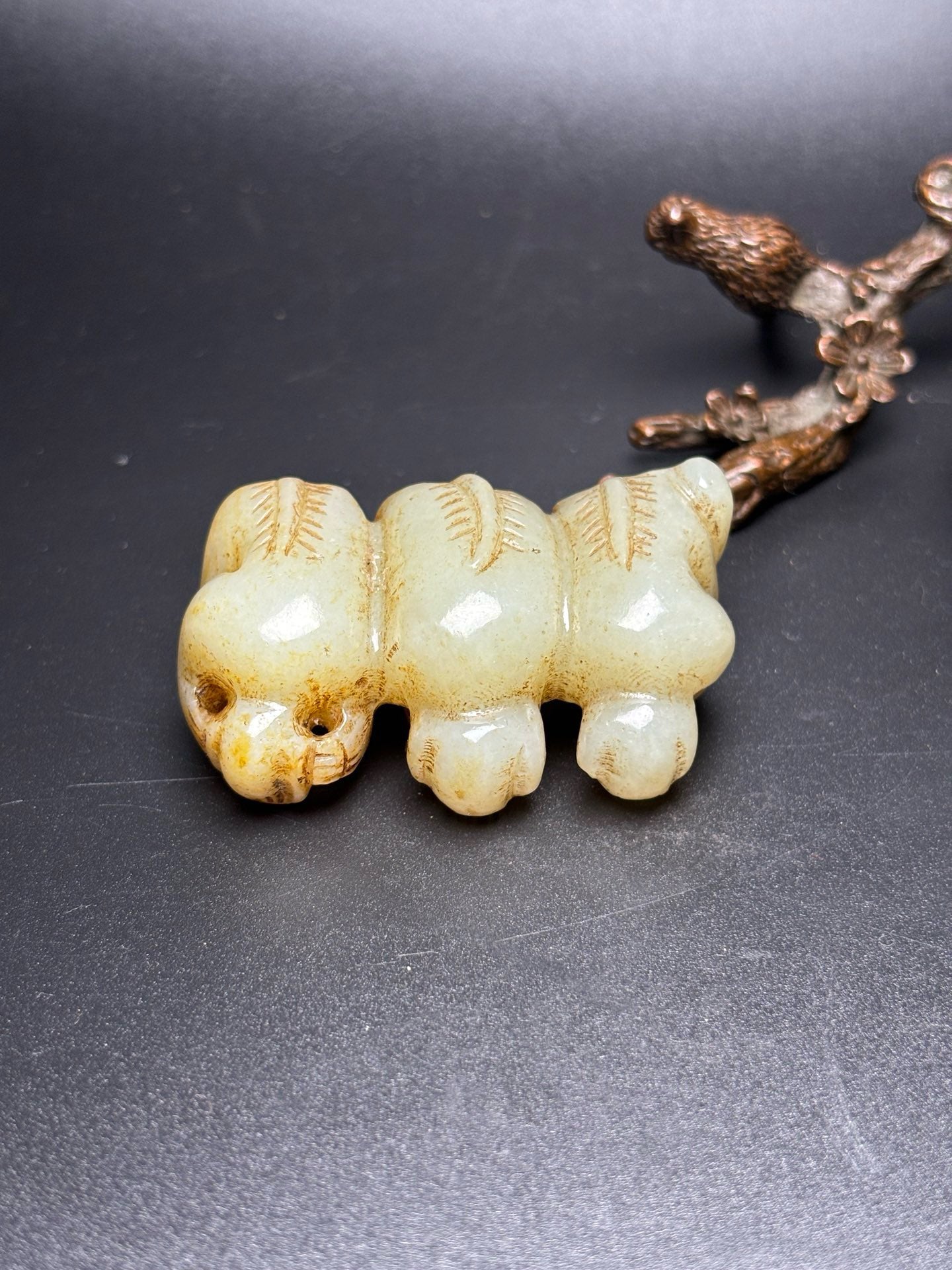 Chinese antique Hotan Jade won't listen, look or ask