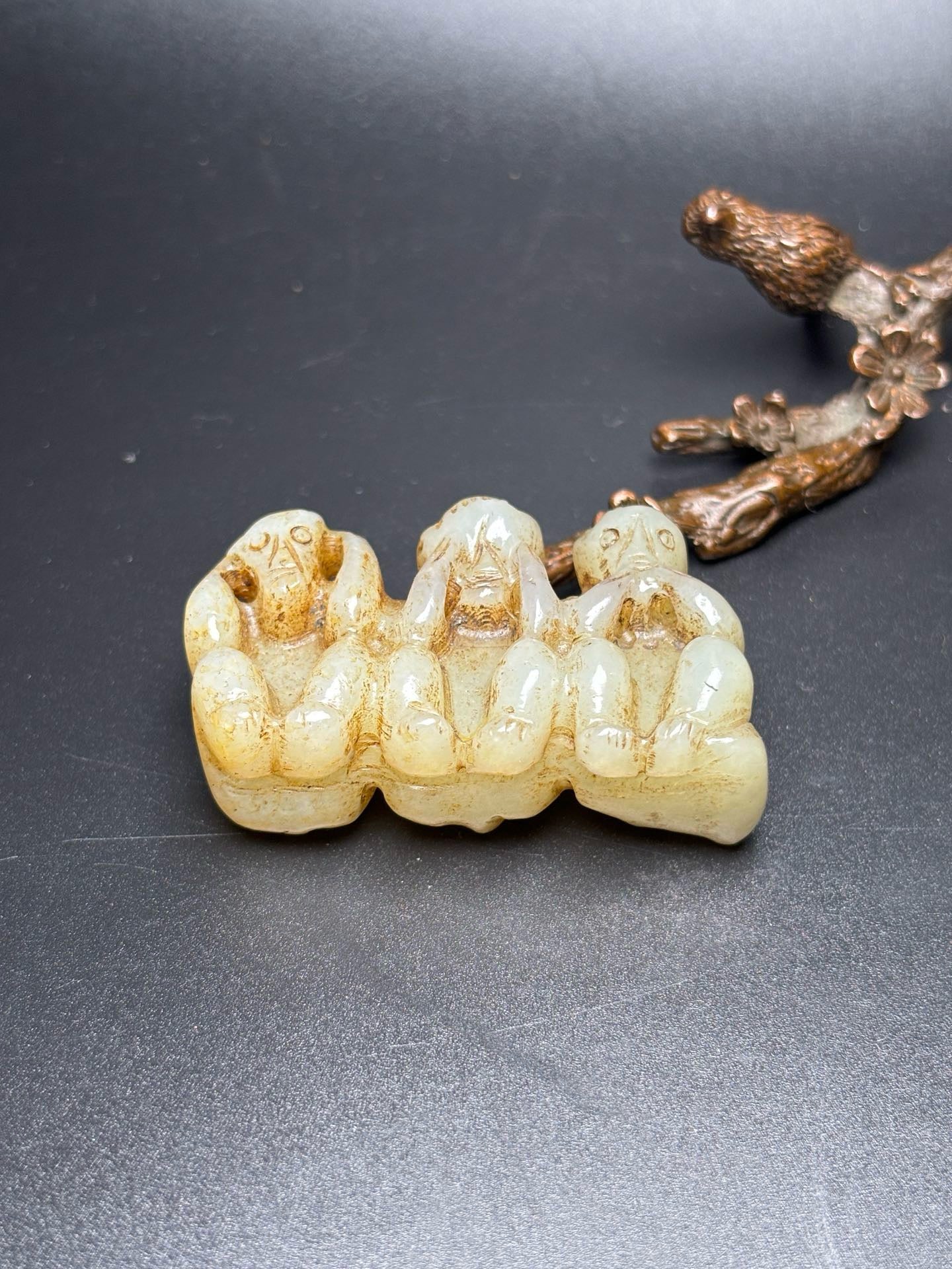 Chinese antique Hotan Jade won't listen, look or ask