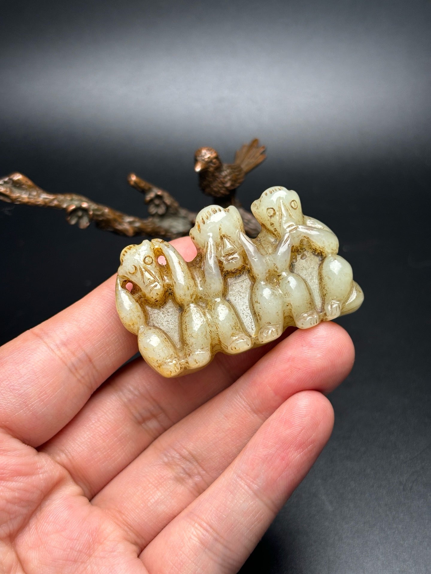 Chinese antique Hotan Jade won't listen, look or ask