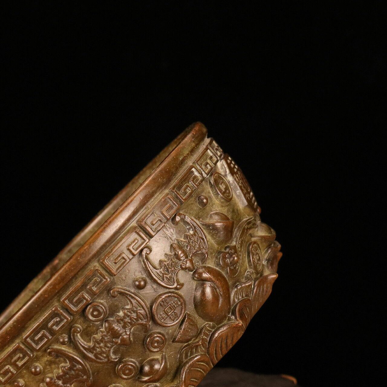 Chinese antique bronze fortune is a treasure trove in front of us