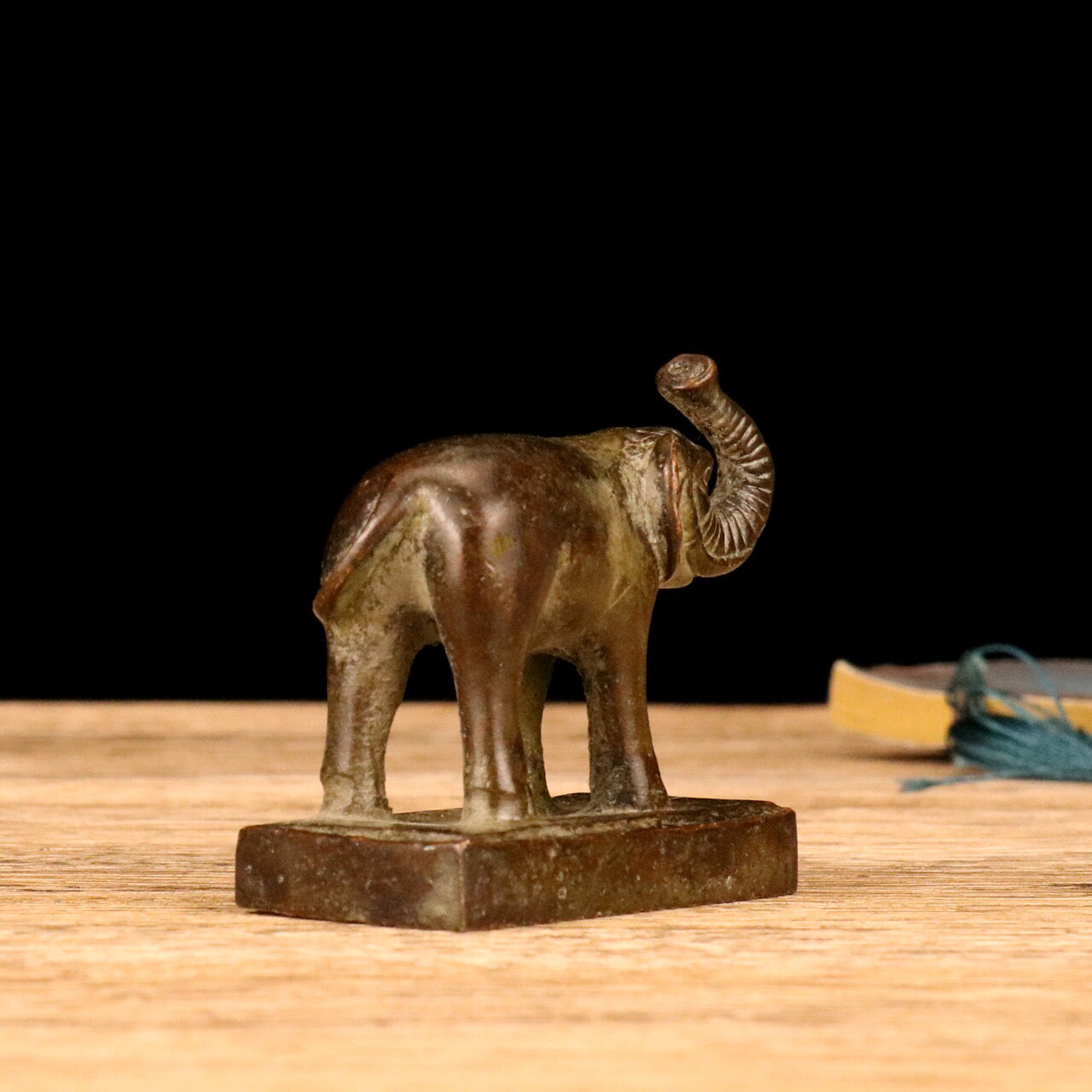 Chinese antiques lift their noses like seals