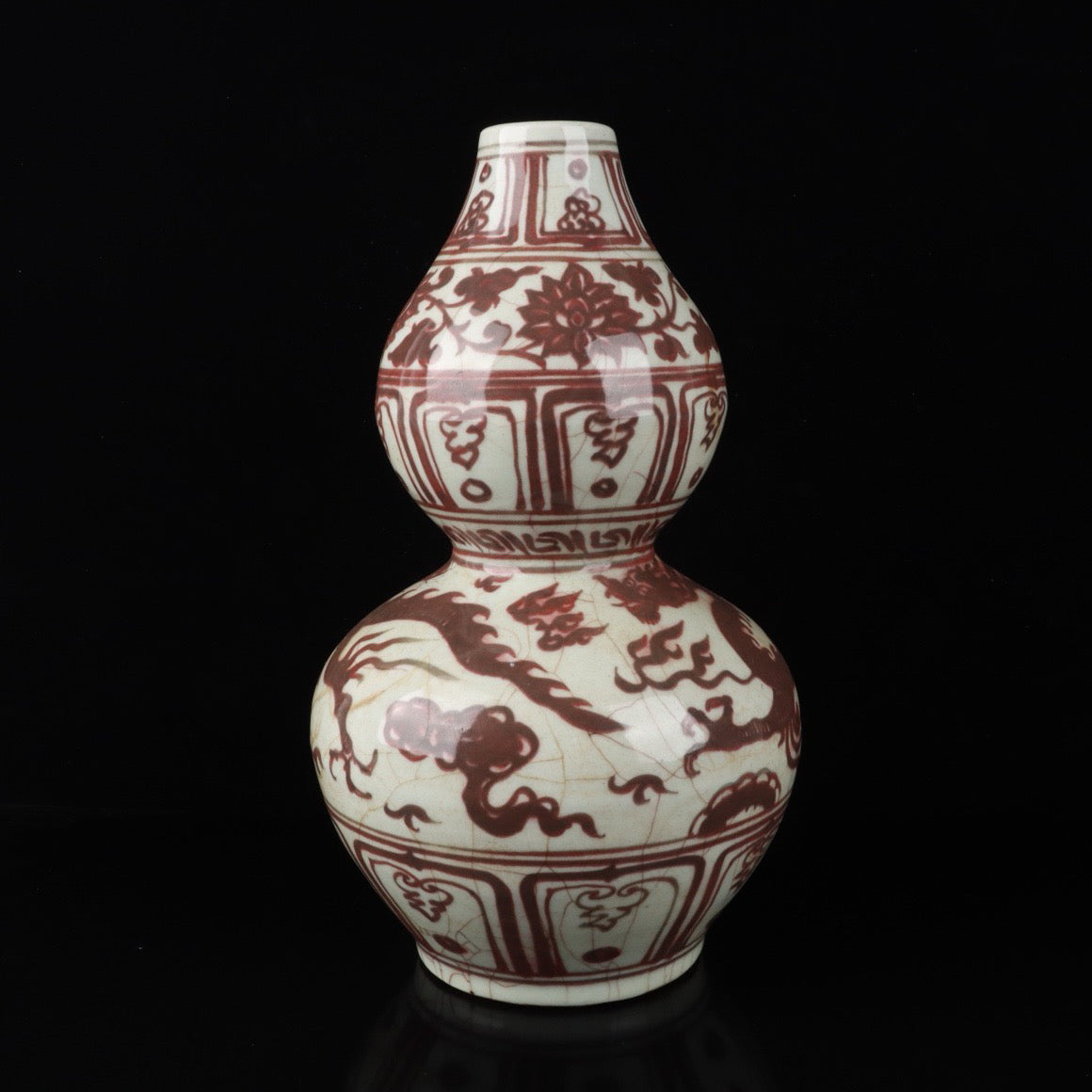 A pair of cloud and dragon patterned gourd bottles