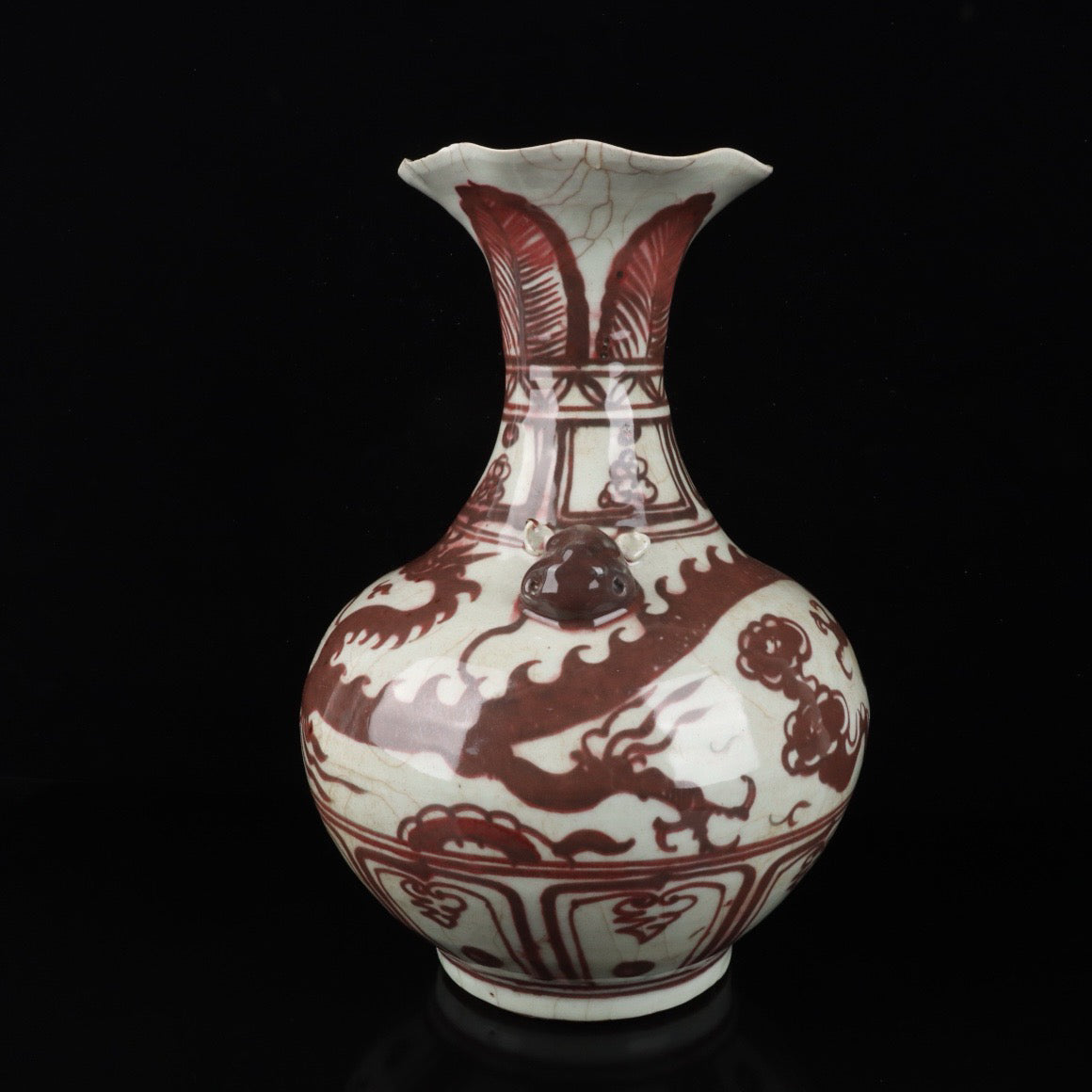 A pair of cloud dragon patterned beast ear bottles