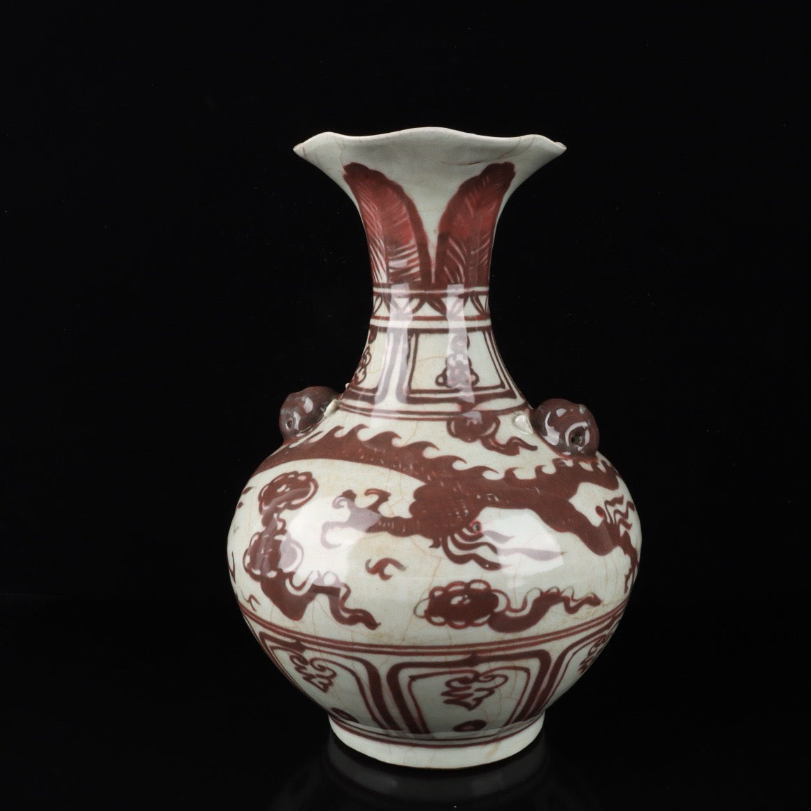 A pair of cloud dragon patterned beast ear bottles