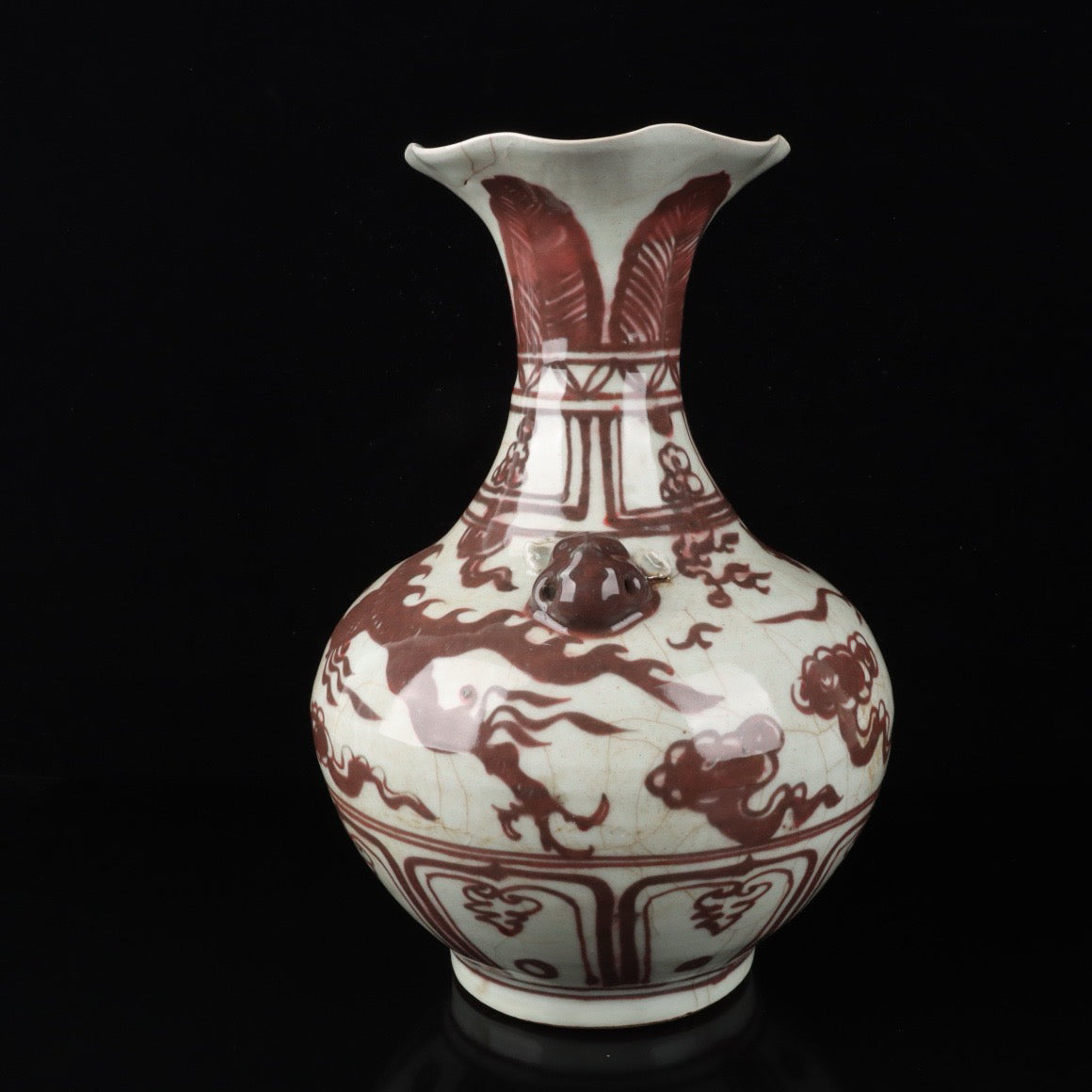 A pair of cloud dragon patterned beast ear bottles