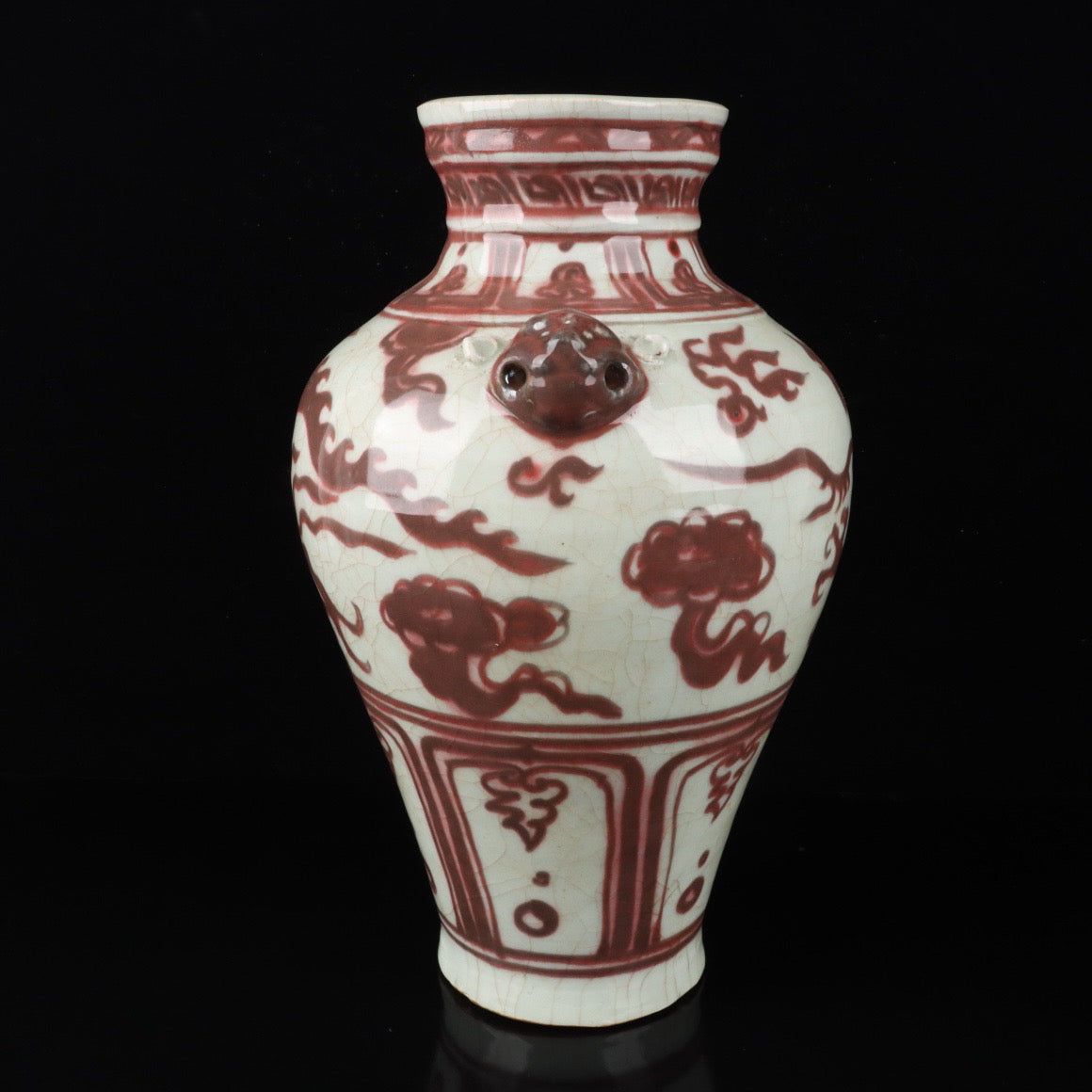 A pair of cloud dragon patterned beast ear bottles