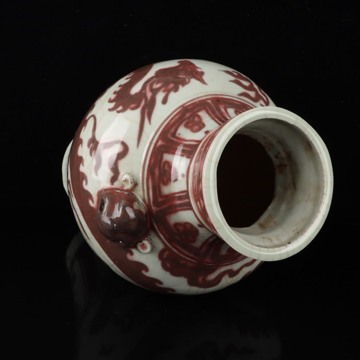 A pair of cloud dragon patterned beast ear bottles