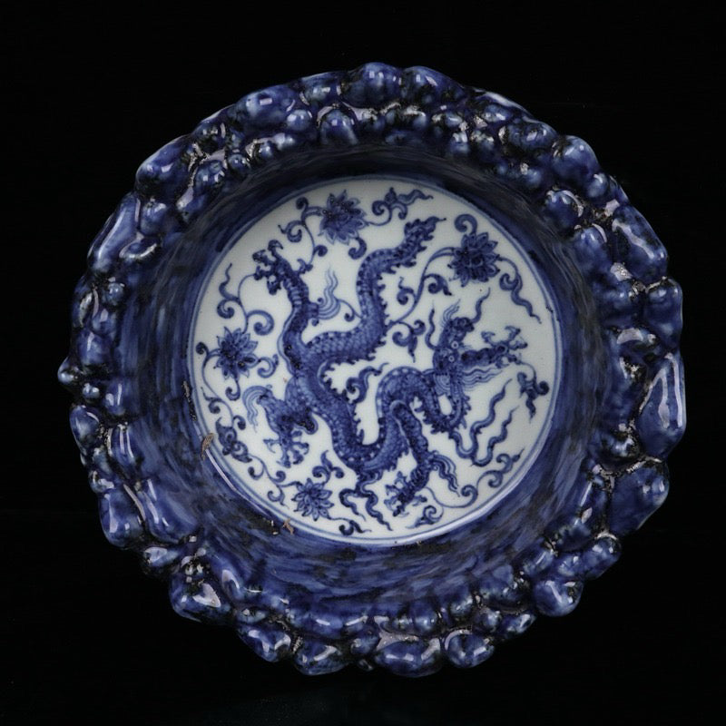Blue and white dragon and phoenix pattern brush wash