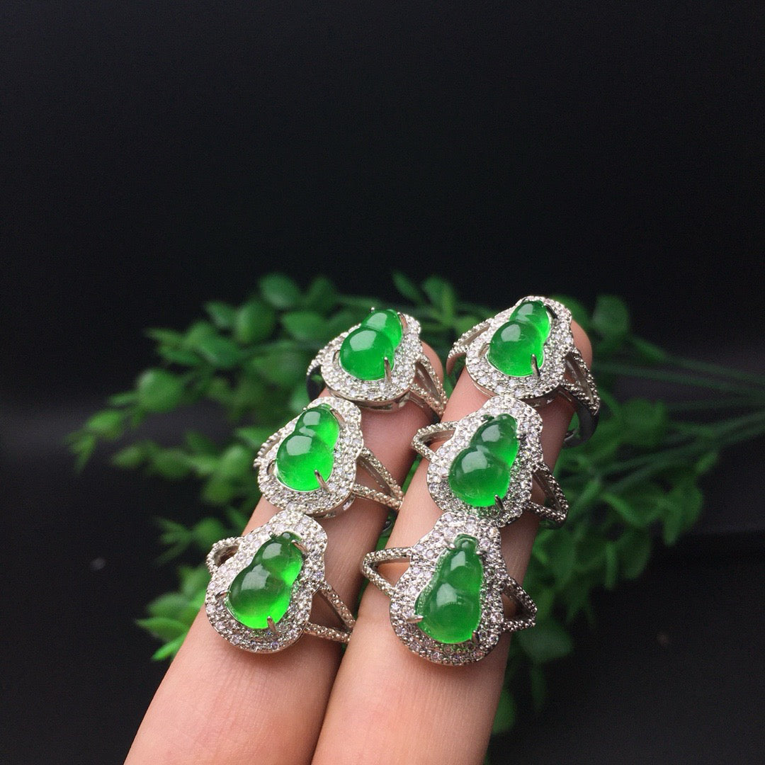 Chinese antique ice green inlaid gourd ring