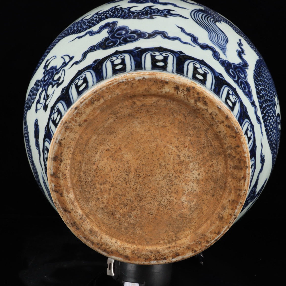 Blue and white cloud dragon patterned jar