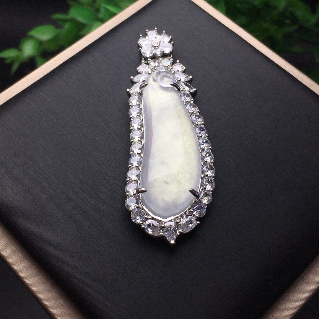 Chinese antique white ice inlaid lucky melon