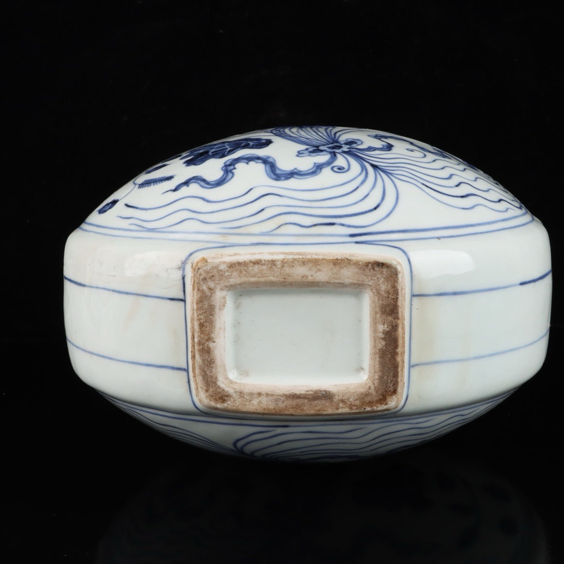 Blue and white flower patterned double ear moon hugging vase