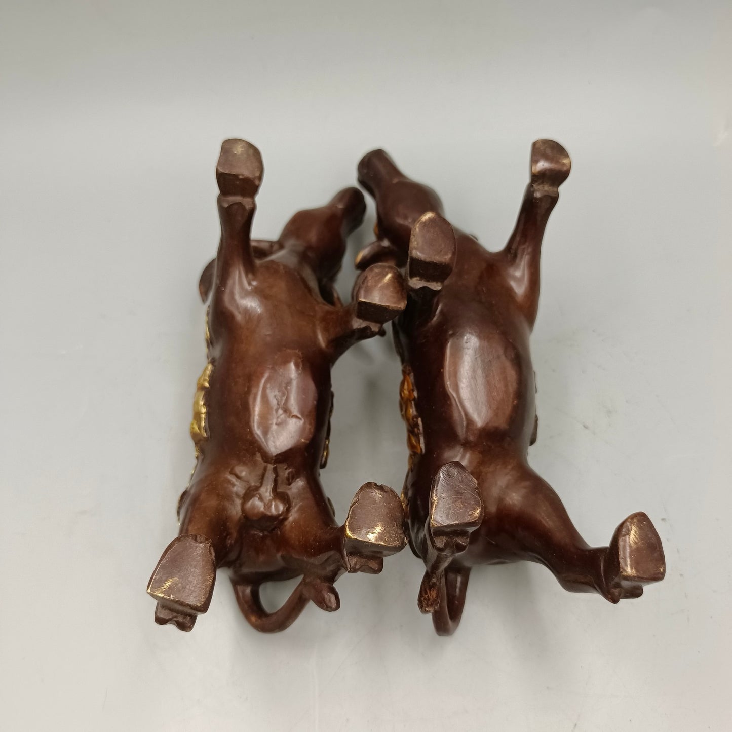 A pair of lucky cows for attracting wealth and bringing in treasures
