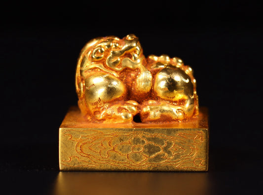 A pure handmade copper gilded seal made of Chinese antiques