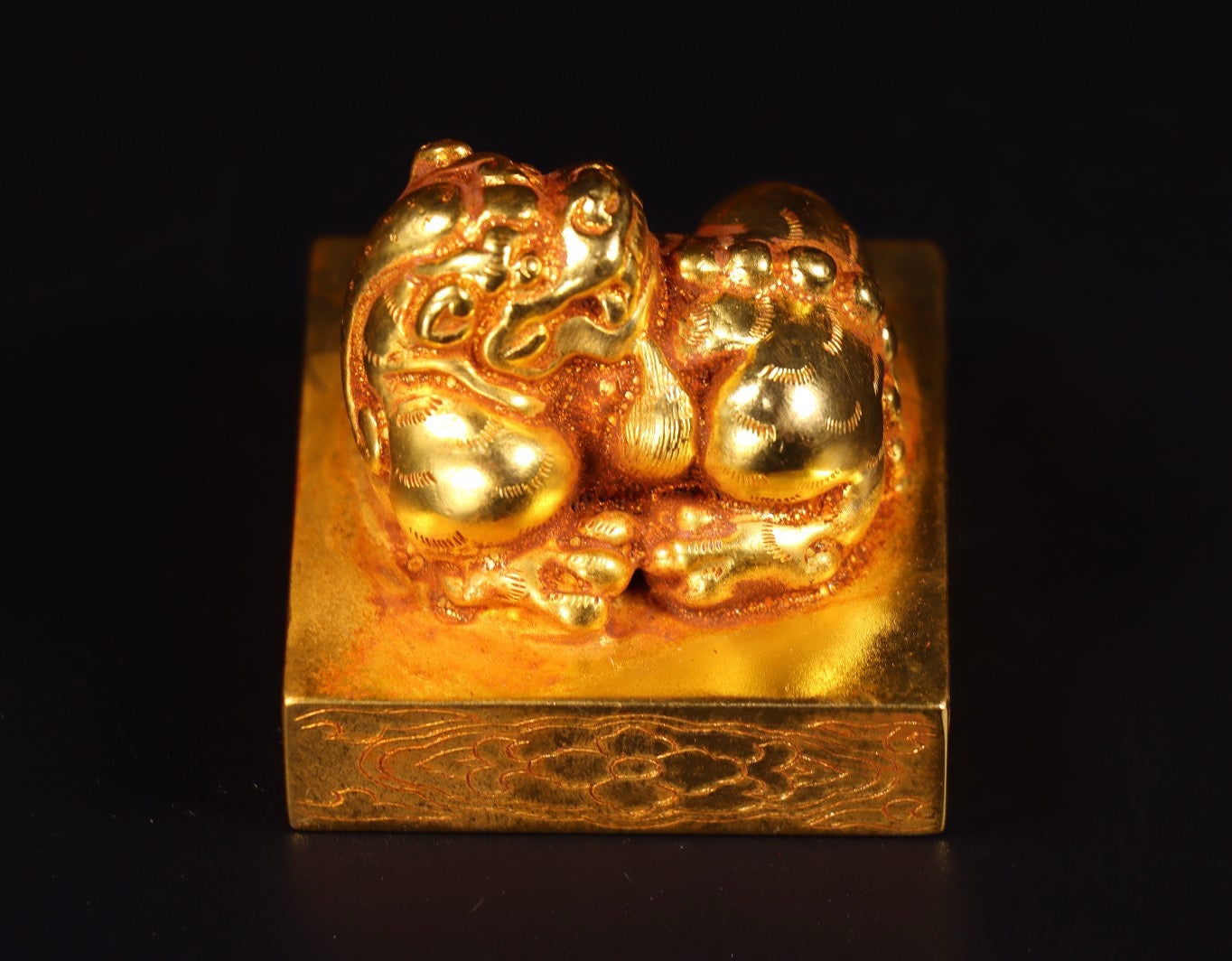 A pure handmade copper gilded seal made of Chinese antiques