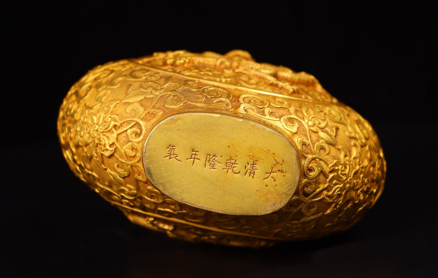 Chinese Antique Handcrafted Copper Plated True Gold High Relief Carved Pan Long Double Ear Bottle