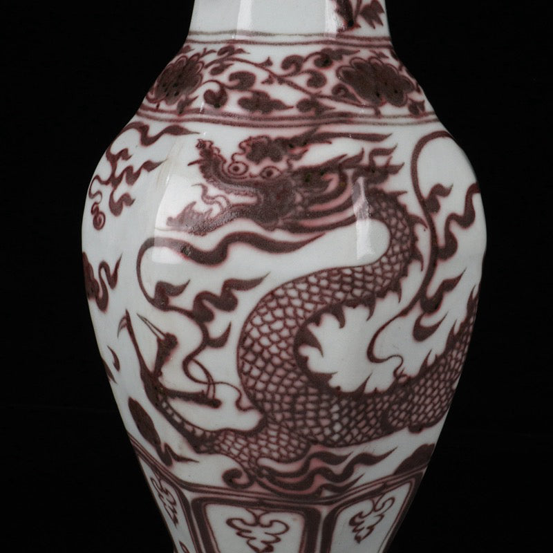 A pair of cloud dragon patterned elephant ear bottles