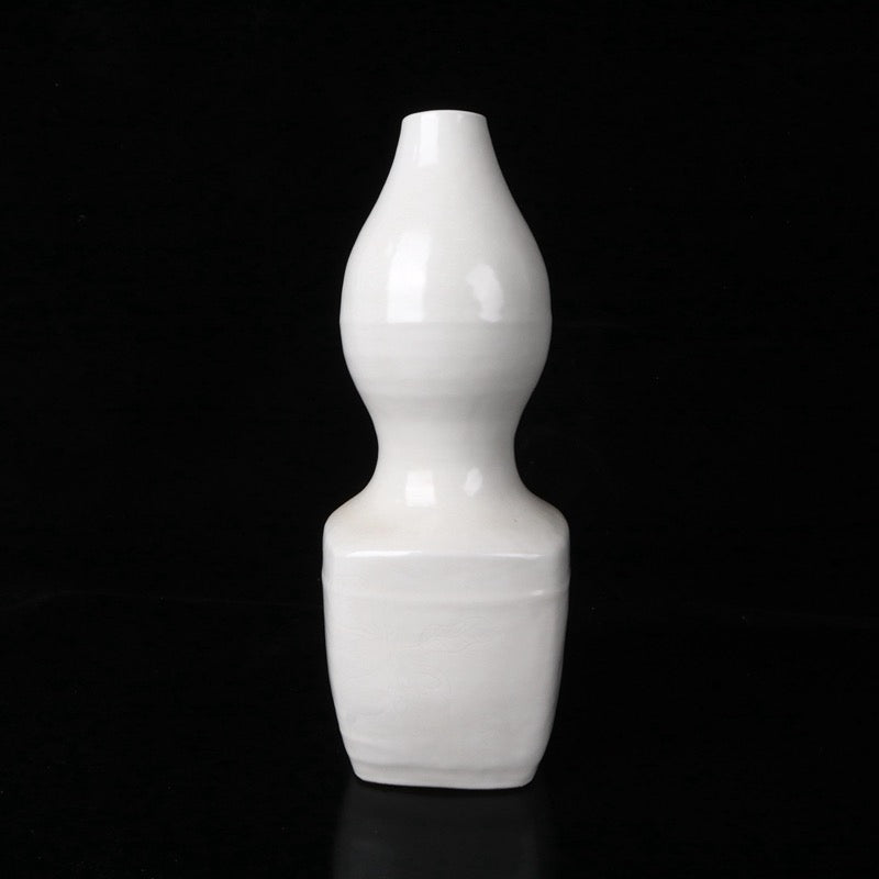 A pair of longevity peach patterned square gourd bottles