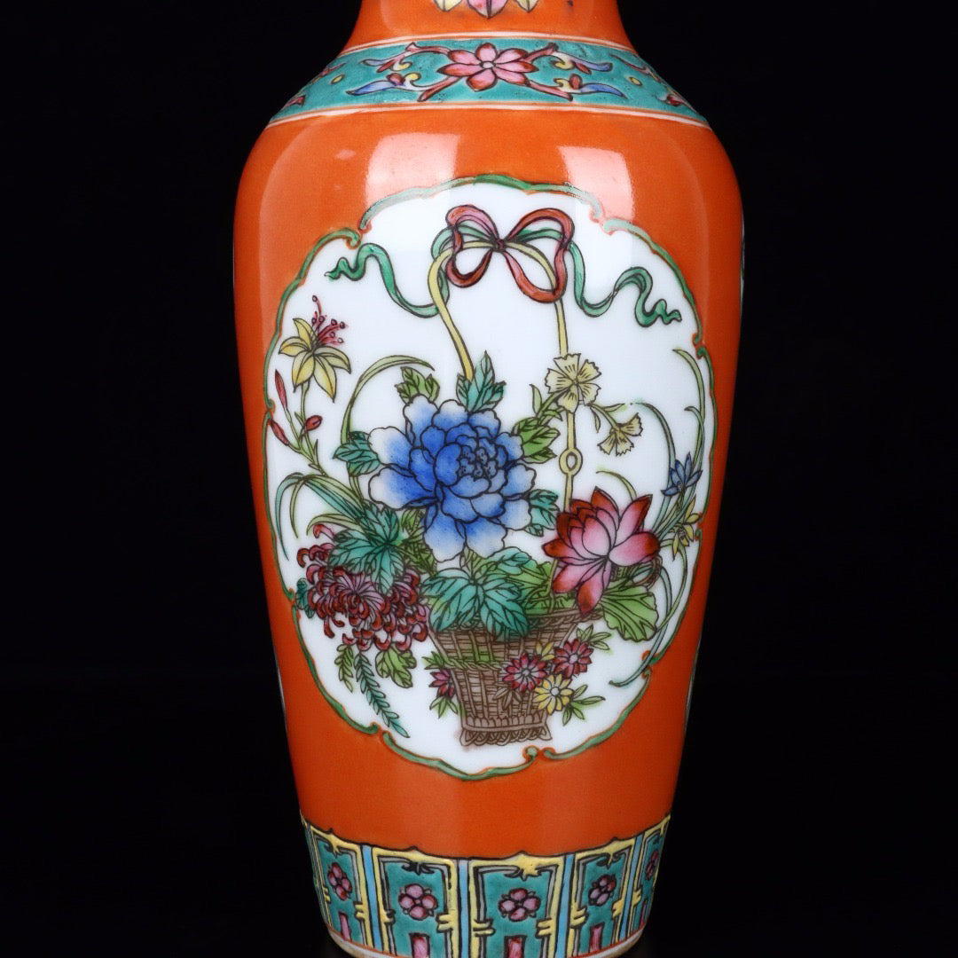 A pair of pink painted gold red ground window vase with floral patterns