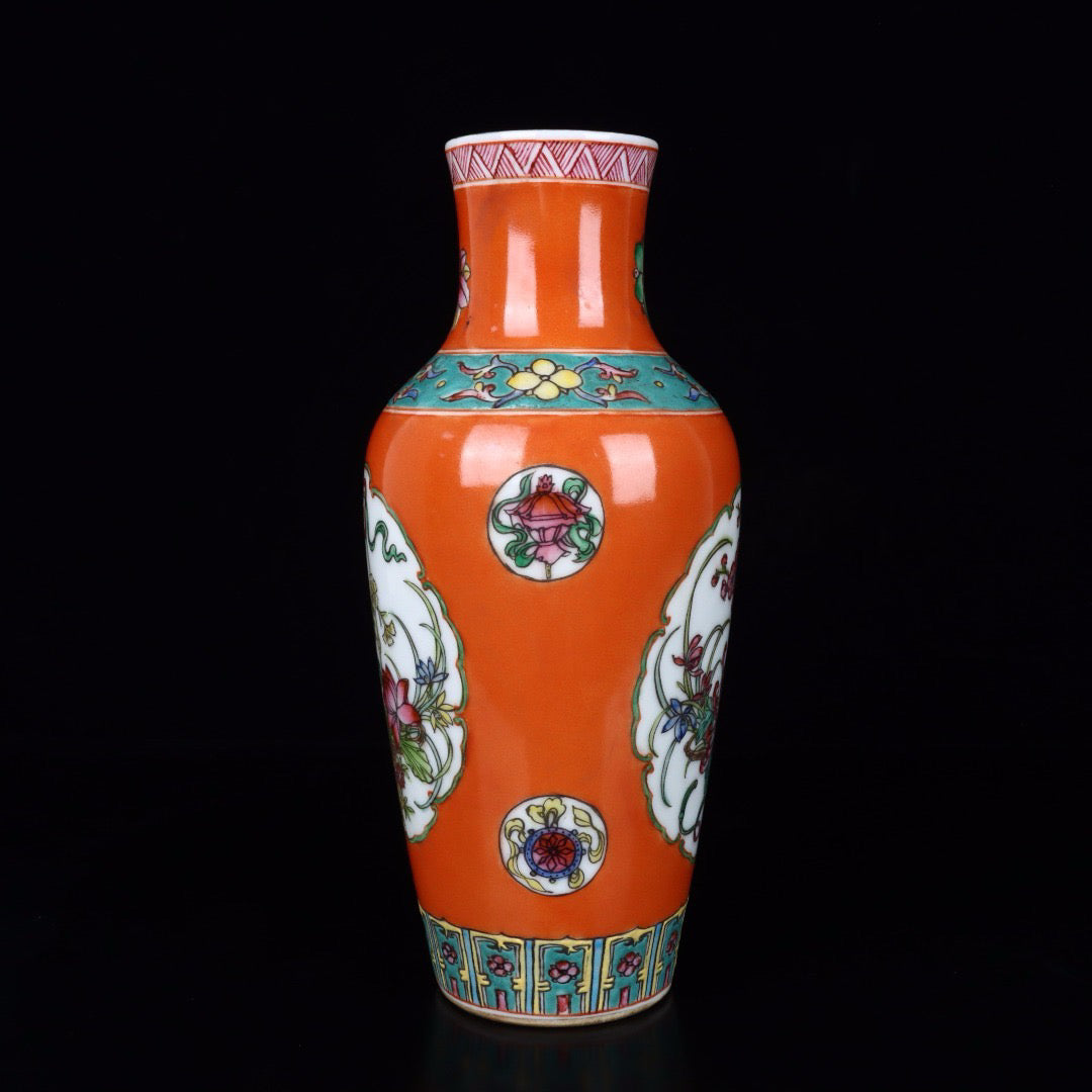 A pair of pink painted gold red ground window vase with floral patterns
