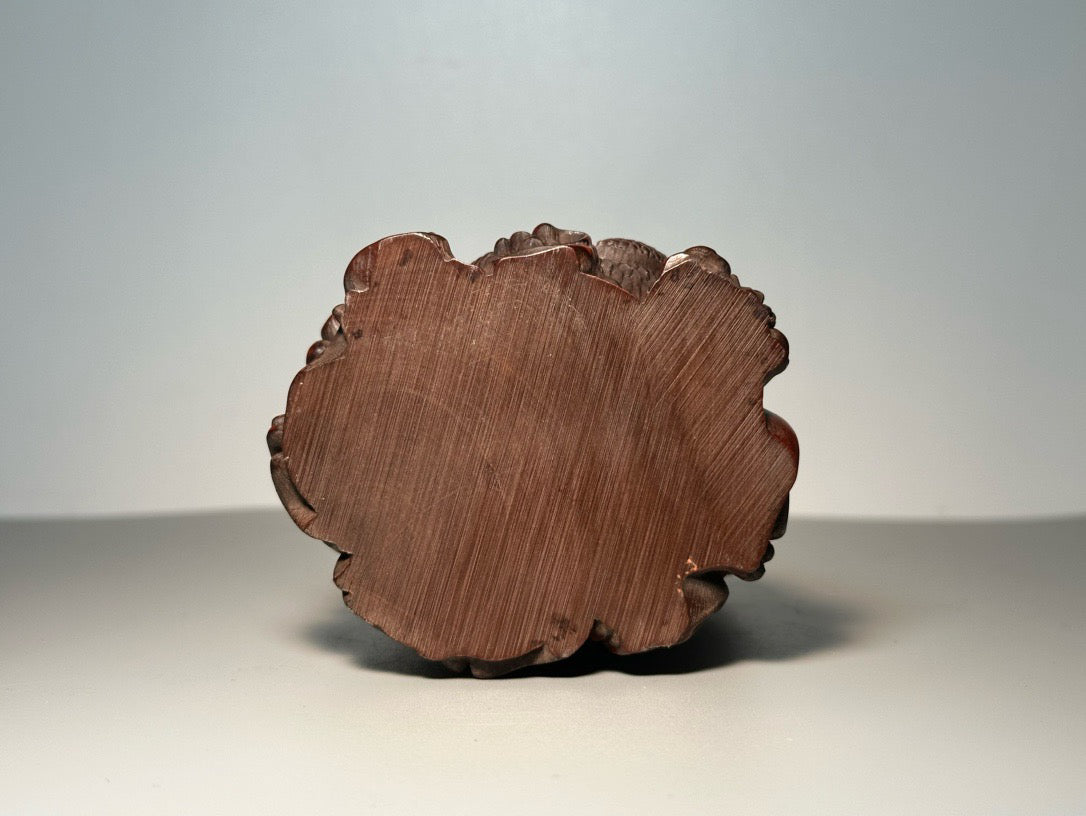 Chinese antique boxwood carving with exquisite craftsmanship to carve the imperial dragon Guanyin