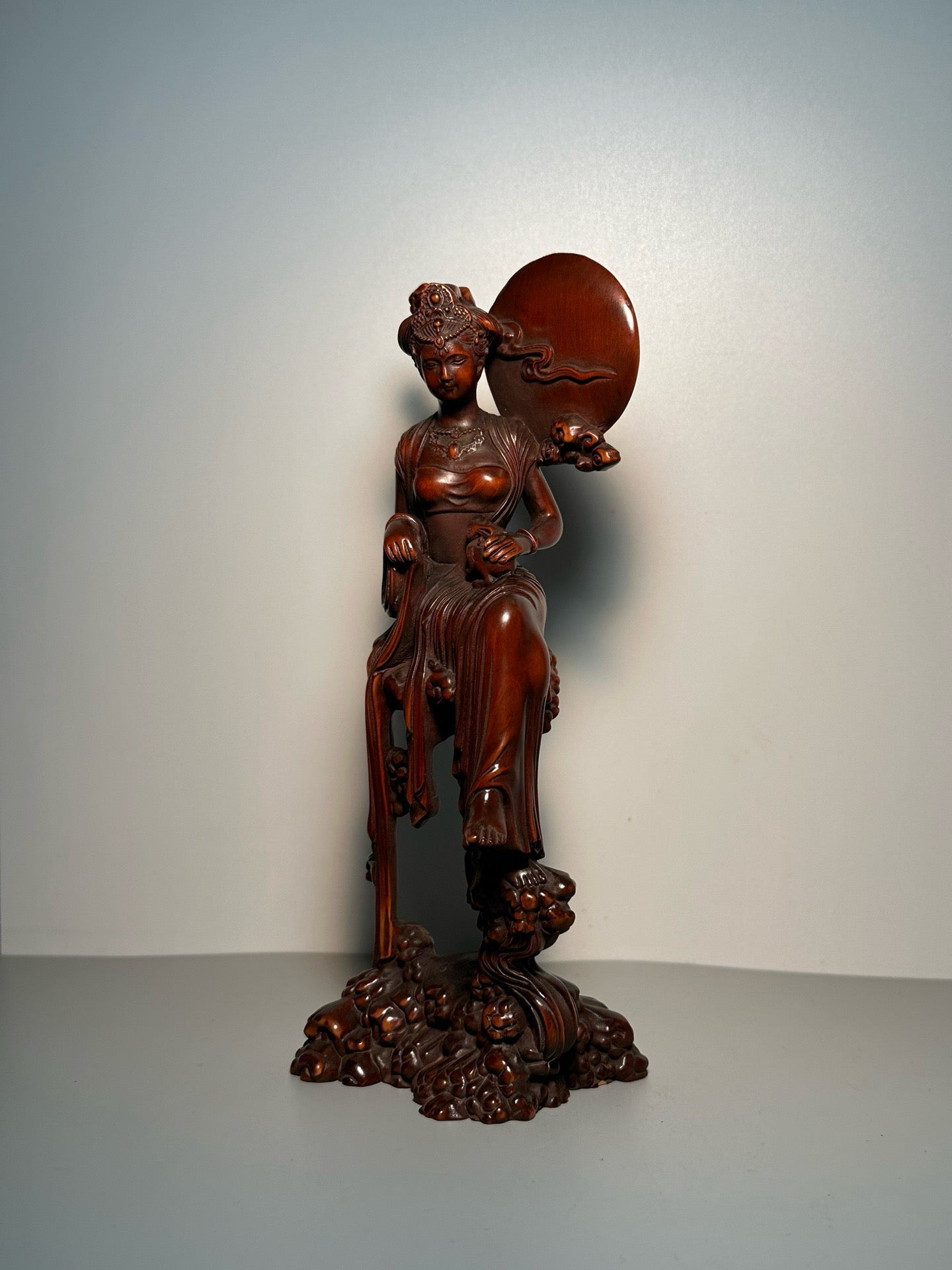 Chinese antique boxwood carving with exquisite craftsmanship to carve Chang'e flying to the moon