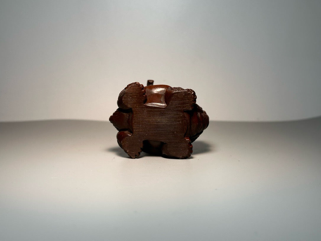 Chinese antique boxwood carving with exquisite craftsmanship to carve the God of Wealth, Dragon Turtle