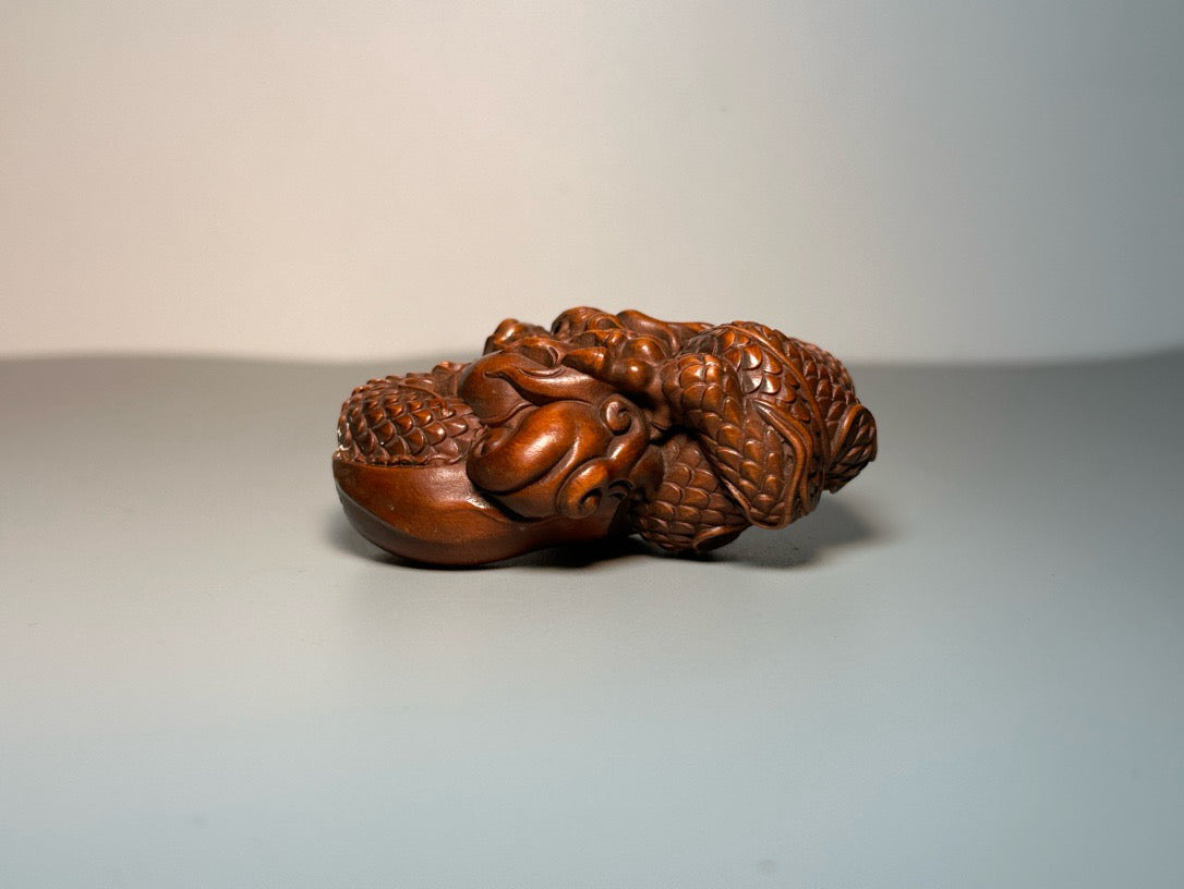 Chinese antique boxwood carved with exquisite craftsmanship, dragon handle