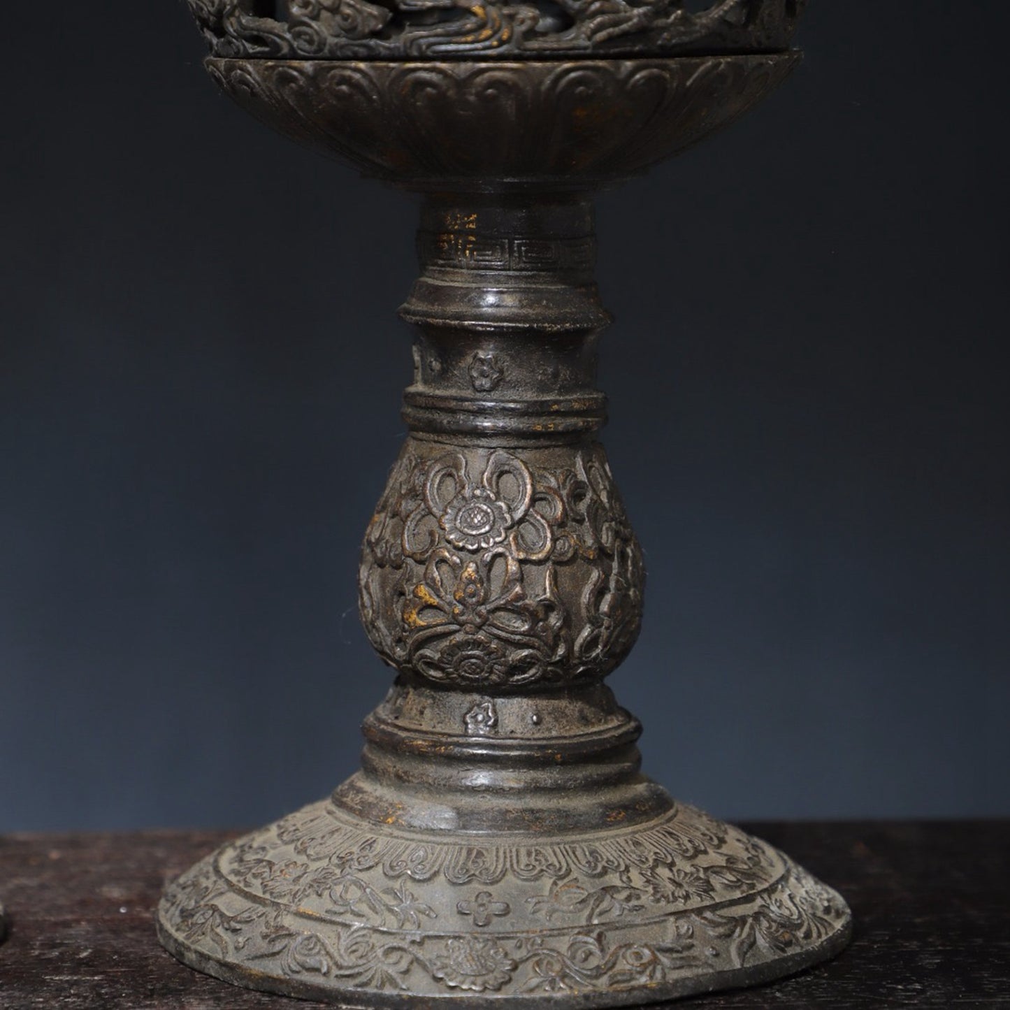 A pair of pure copper dragon and phoenix palace lanterns