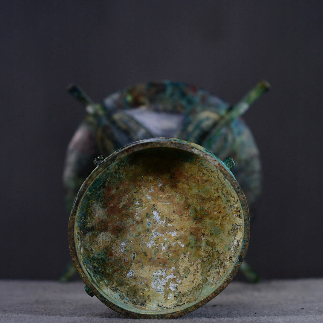 Chinese antique bronze vase