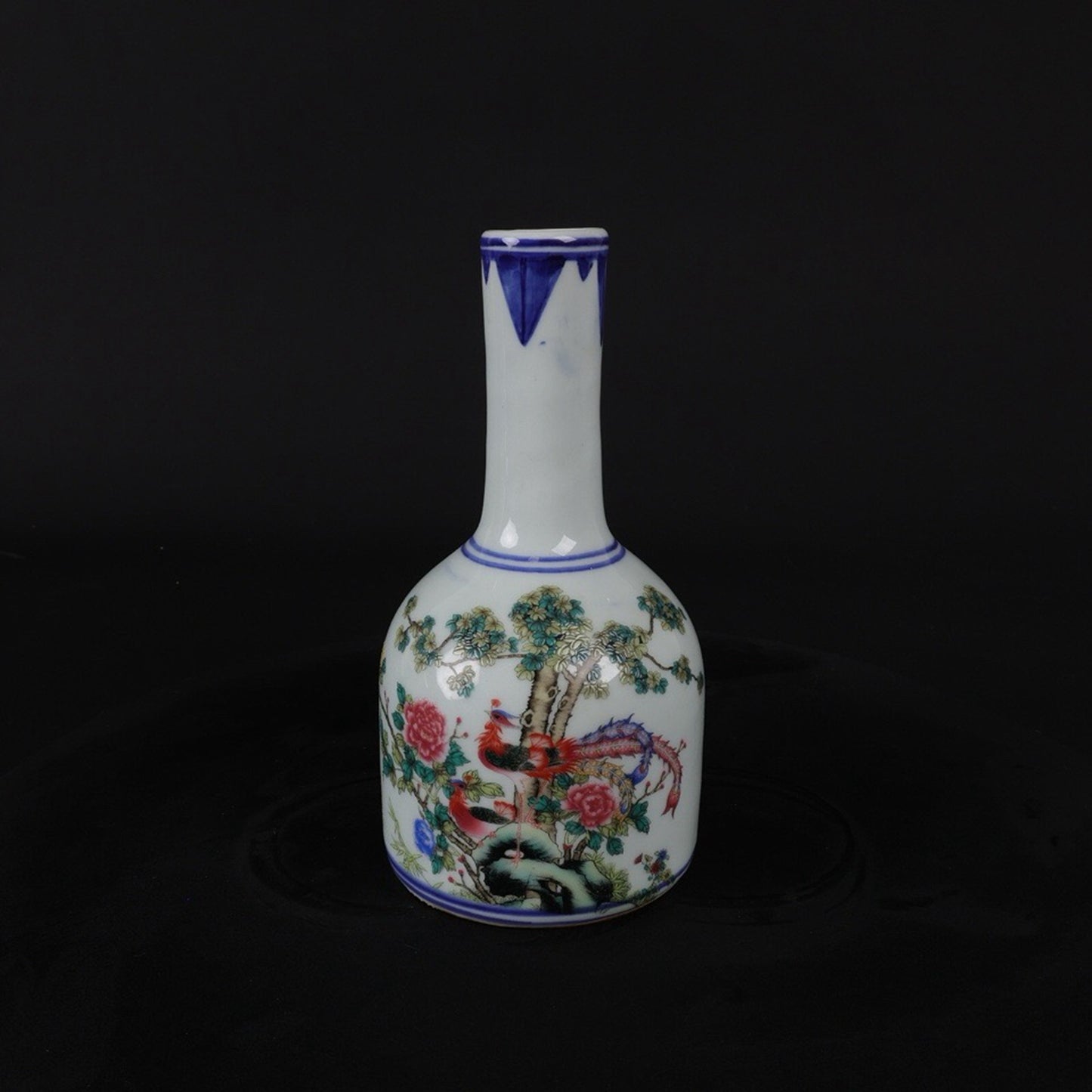 A pair of small flower vases with patterns of blue and white and colorful Xiangfeng Laiyi