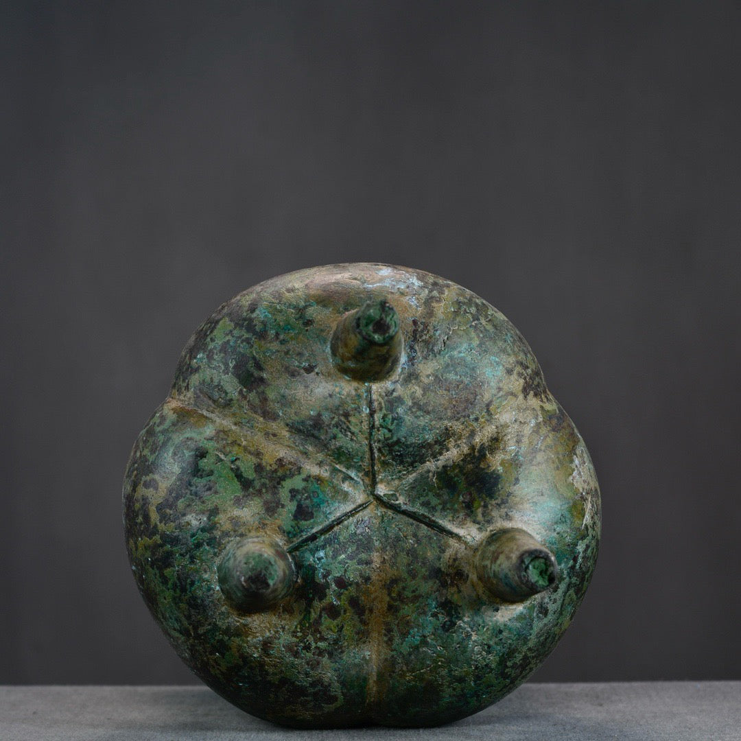 Chinese antique bronze tripod