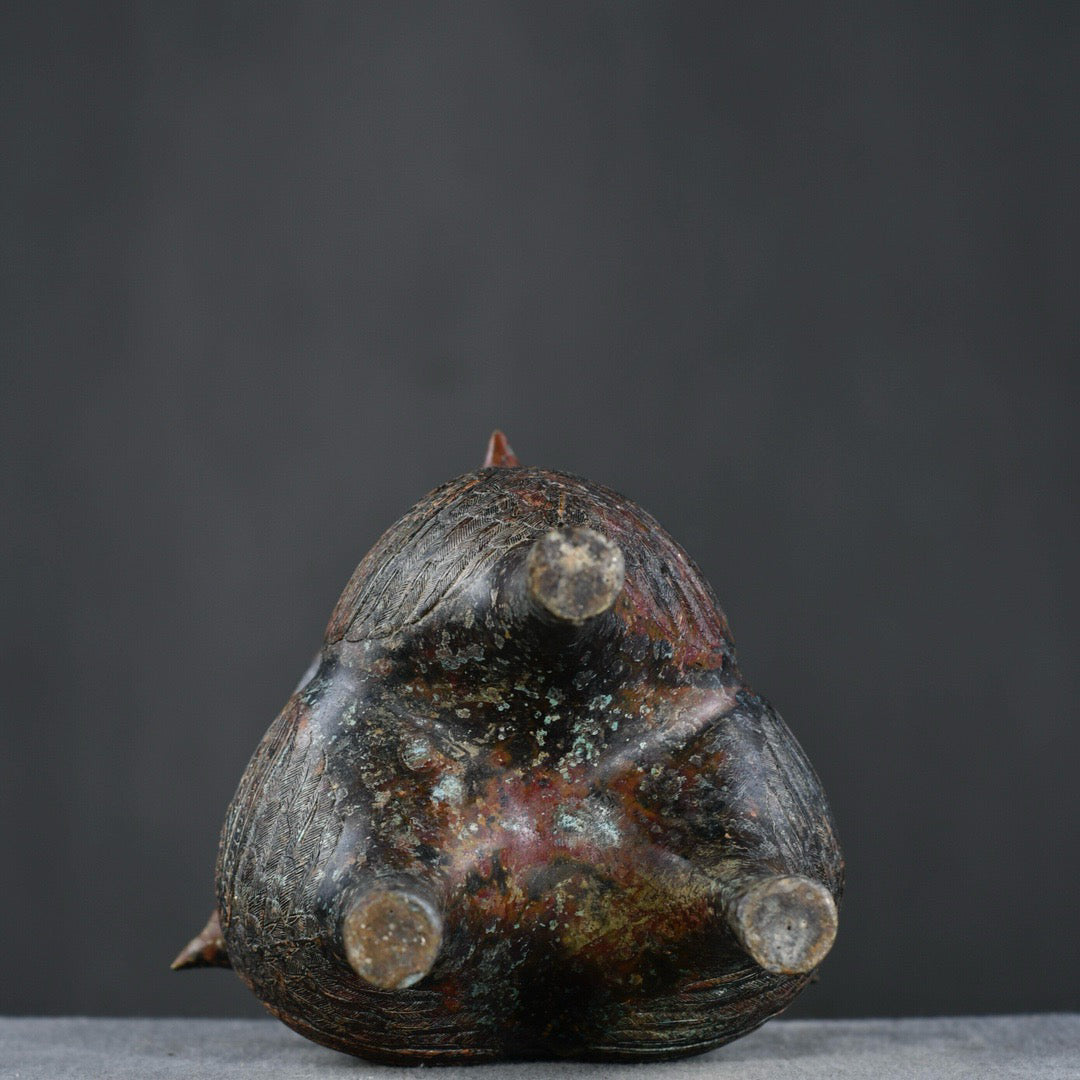 Chinese antique bronze ornaments for guarding houses and warding off evil spirits, three doves and a tripod
