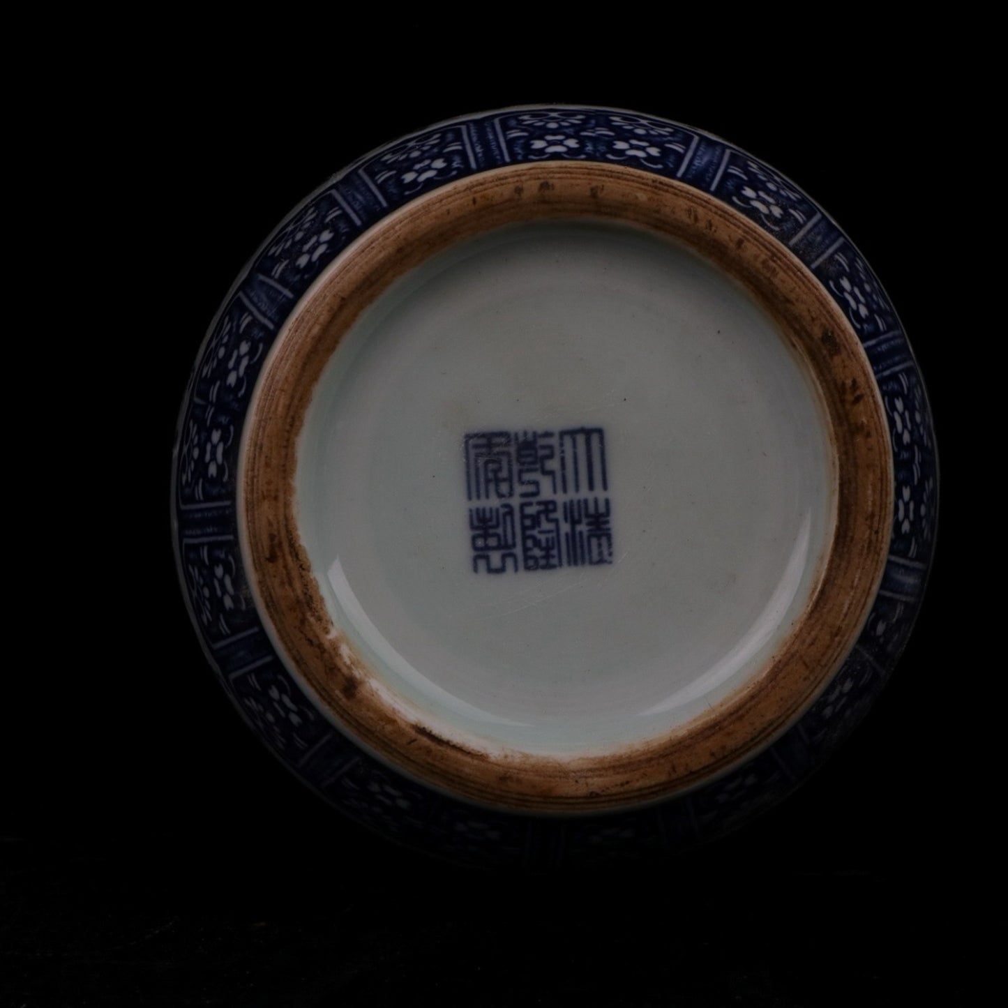 Blue and white winter melon jar with tangled branches and patterns