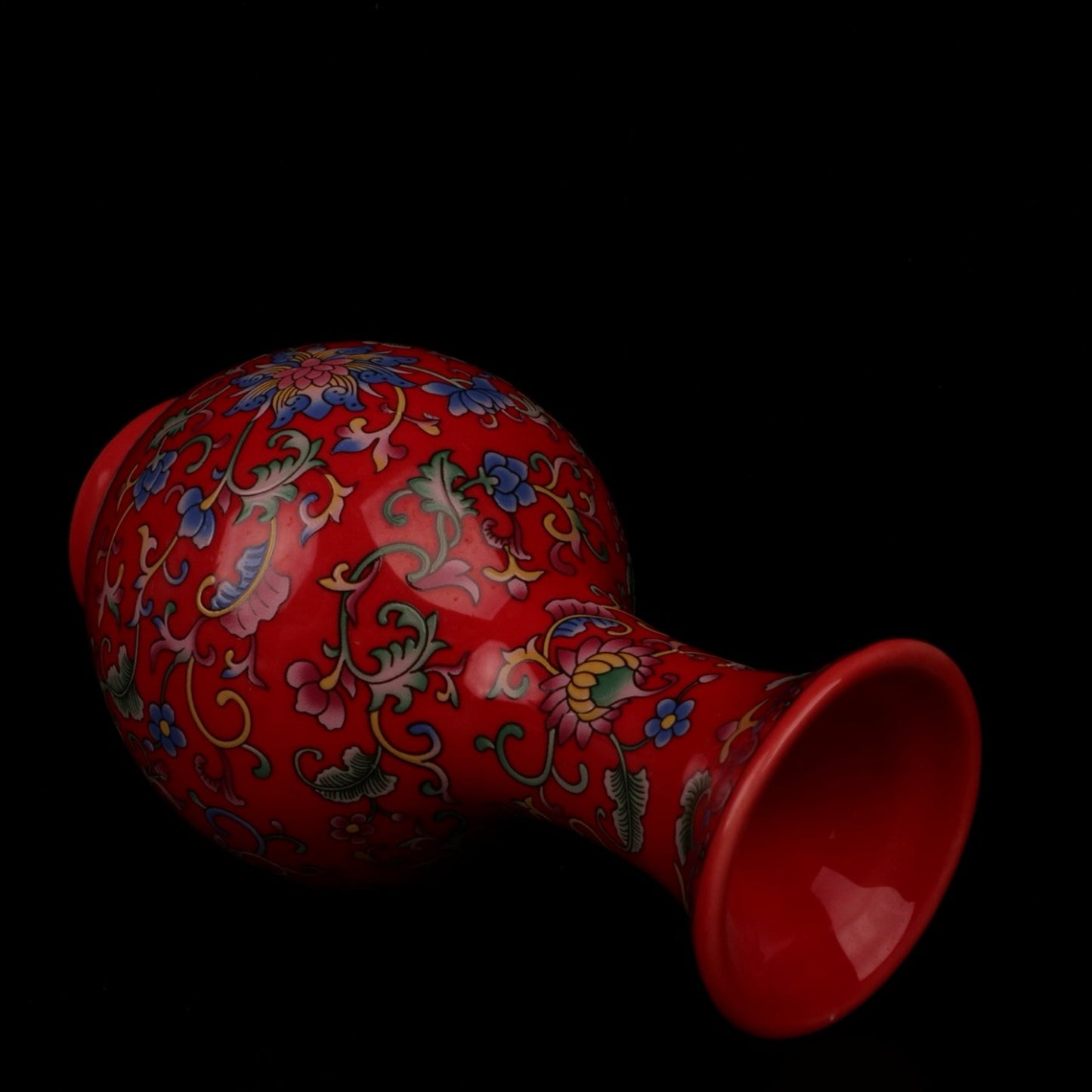 Red enamel flower pattern appreciation bottle