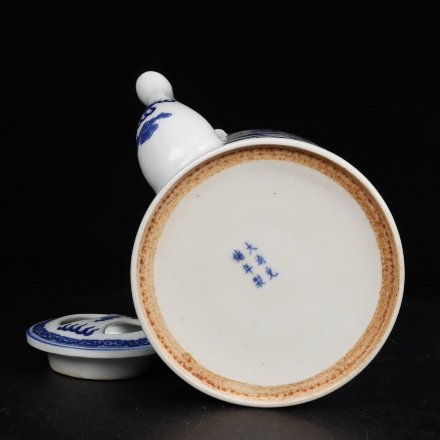 Blue and white double dragon patterned Qiao Liang teapot