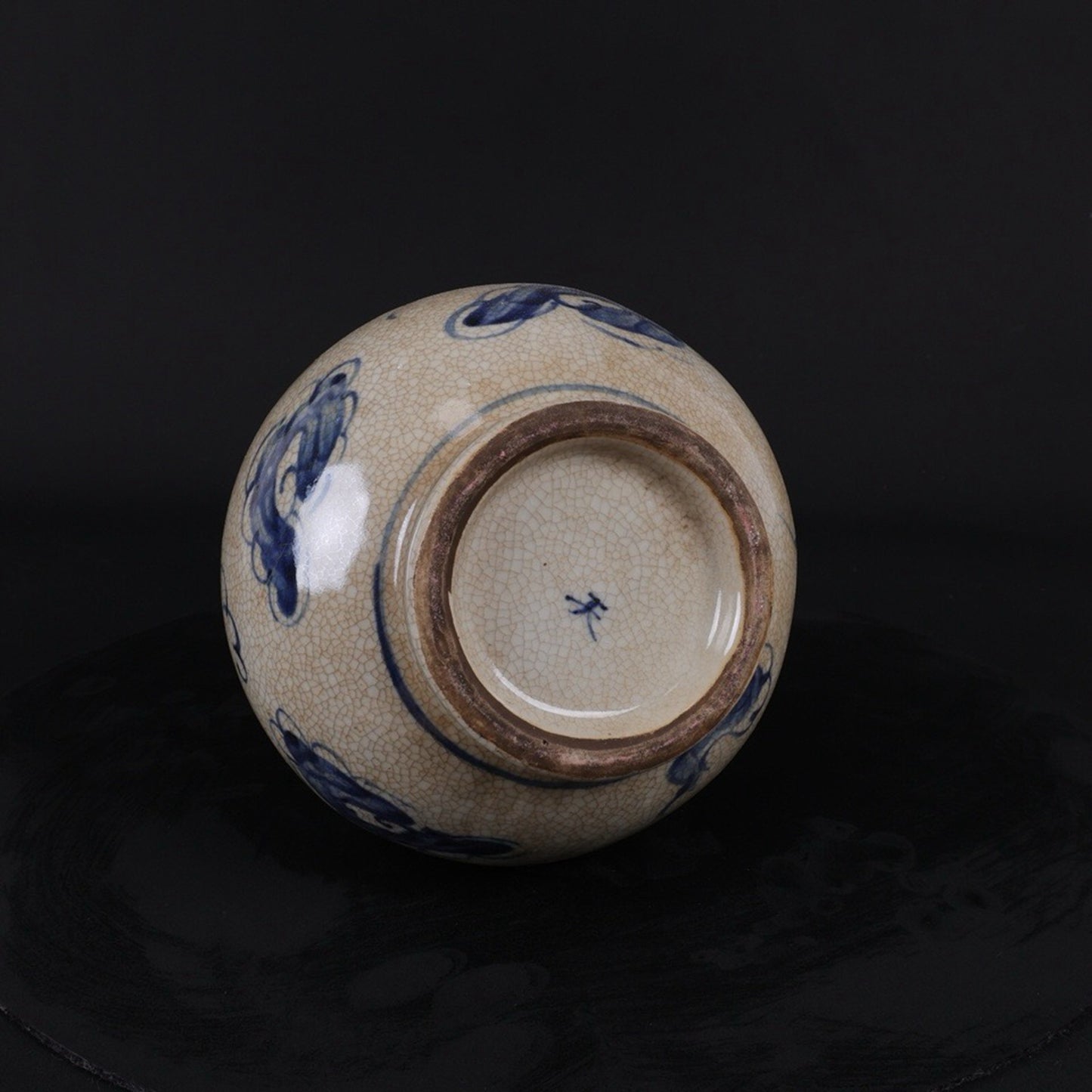 Blue and white sliced dragon text garlic bottle