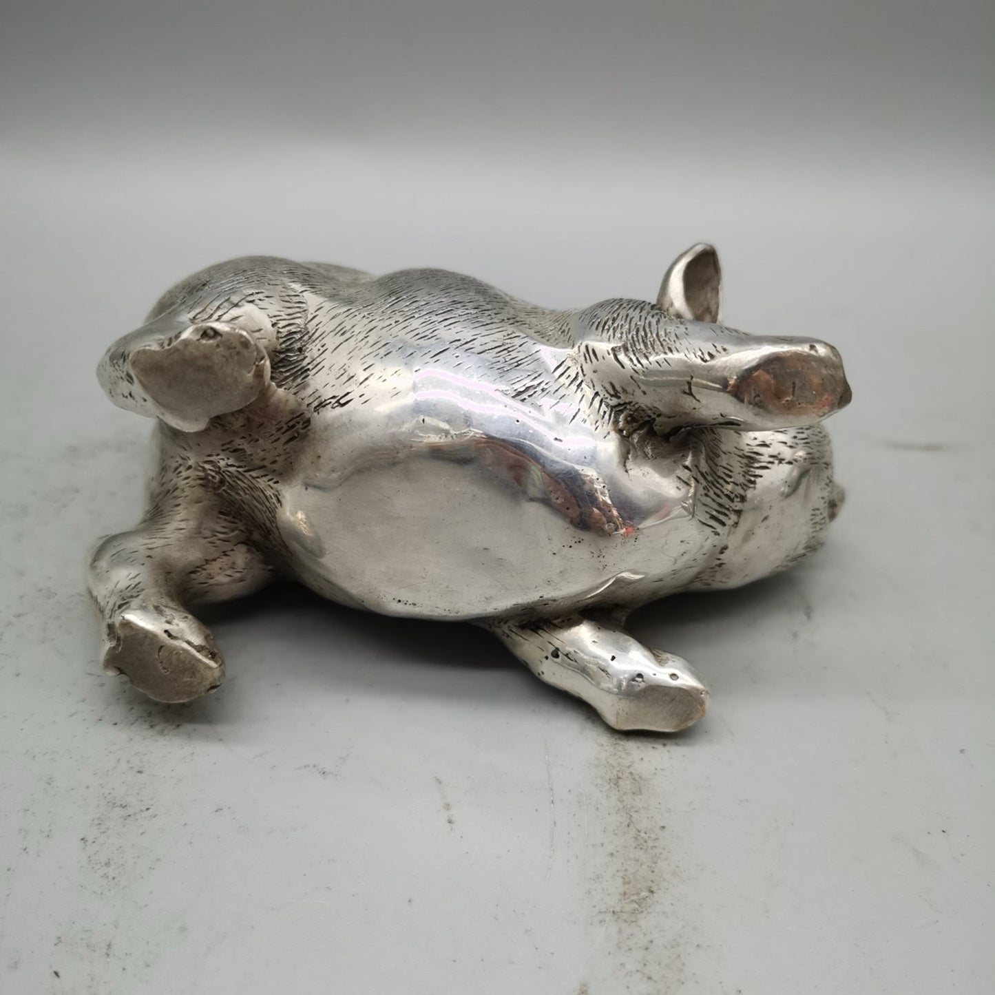 A pair of Chinese pure copper silver plated piglets for home and living room decoration