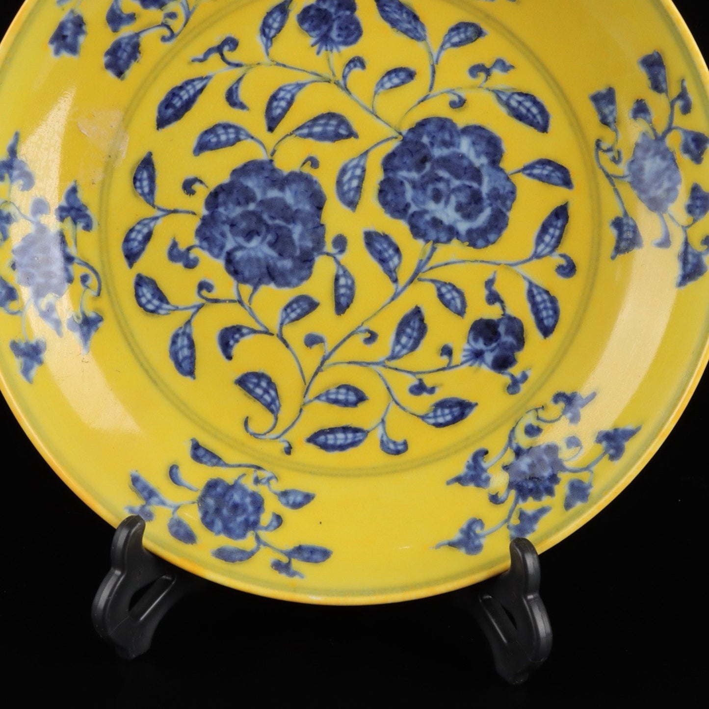 Chinese Antique Blue and White with Yellow Glazed Flower Pattern Appreciation Plate