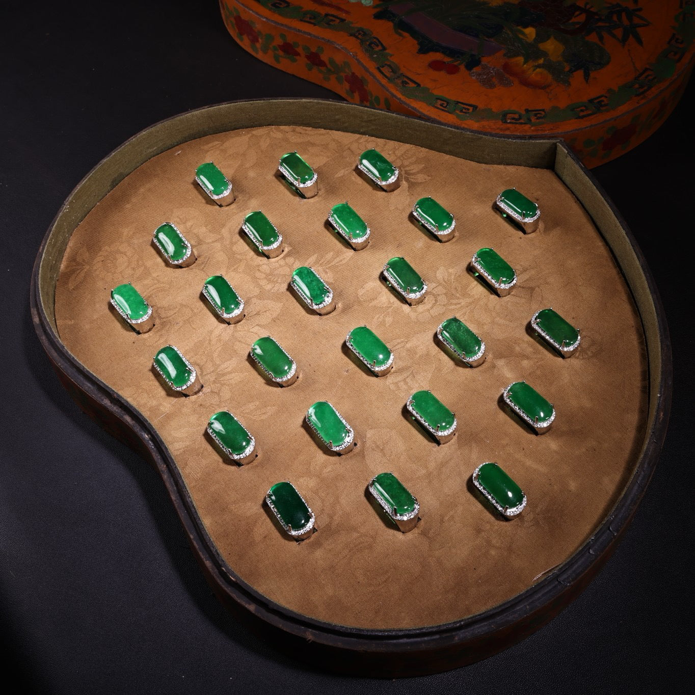 A box of Chinese antique jade rings