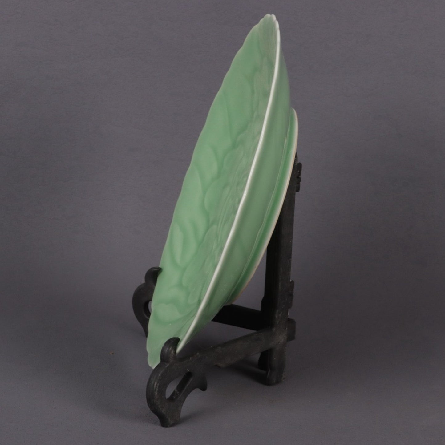 Appreciation plate with peony patterns carved on bean green glaze